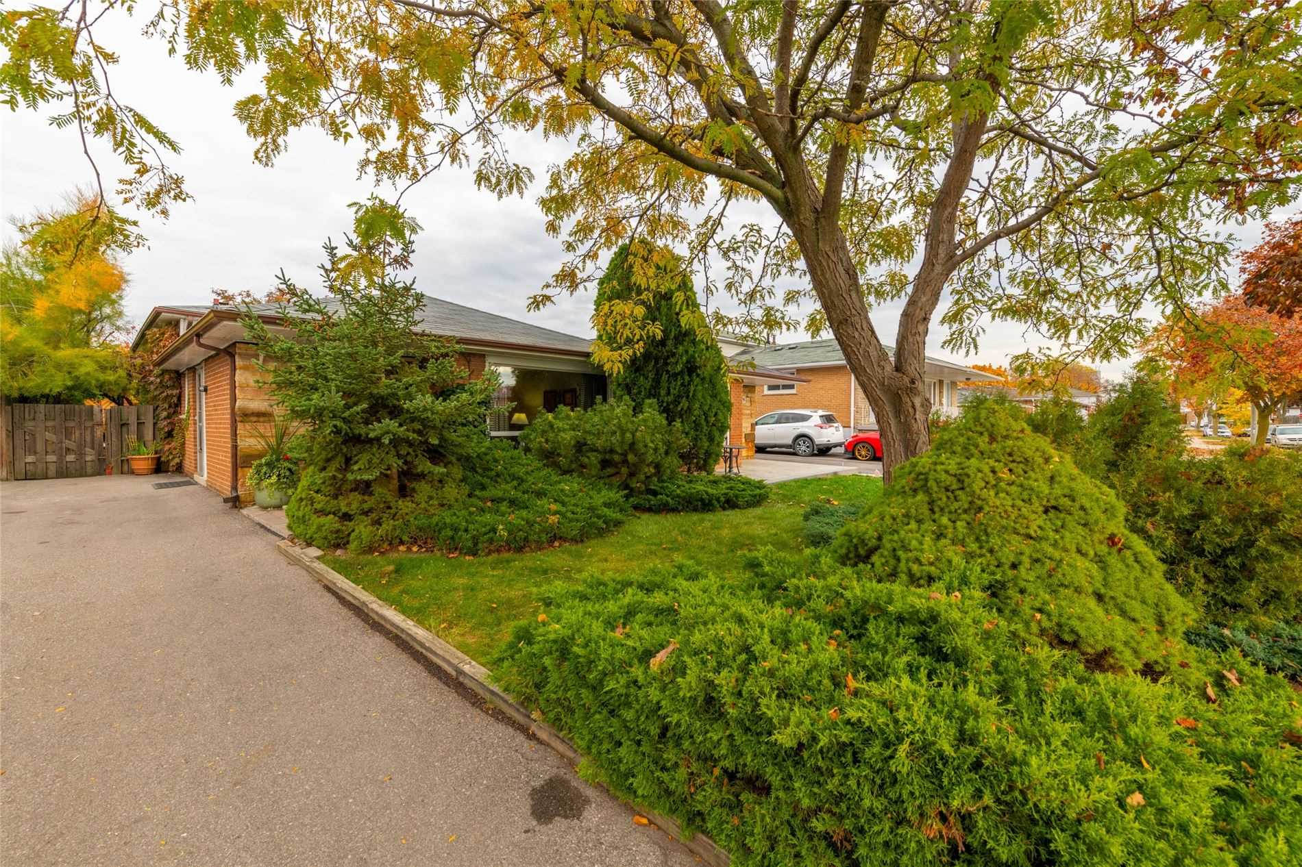 321 Thrace Ave, Mississauga, ON SemiDetached Sold price HouseSigma