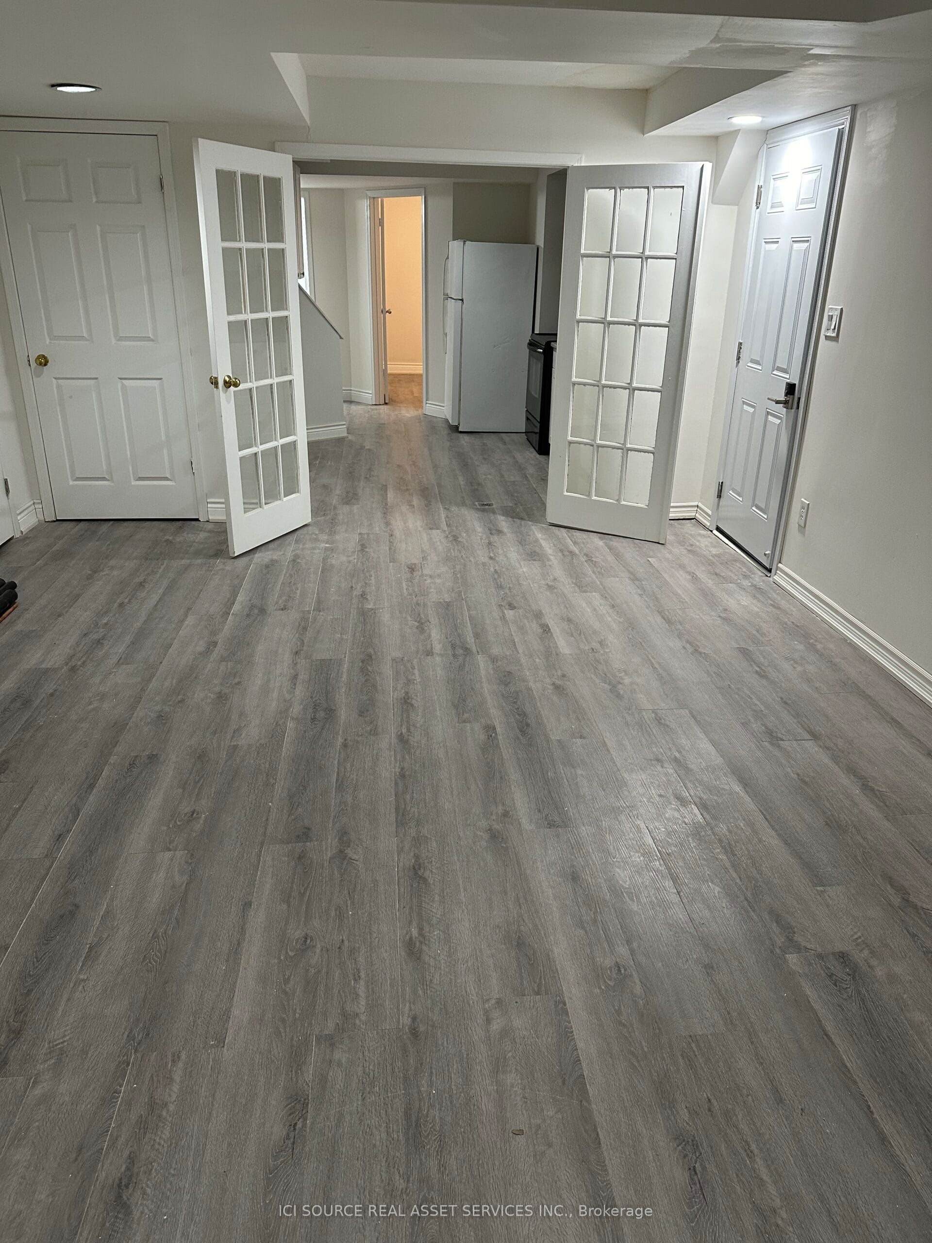 Unit Lower - 155 Highland Crescent, North York 2