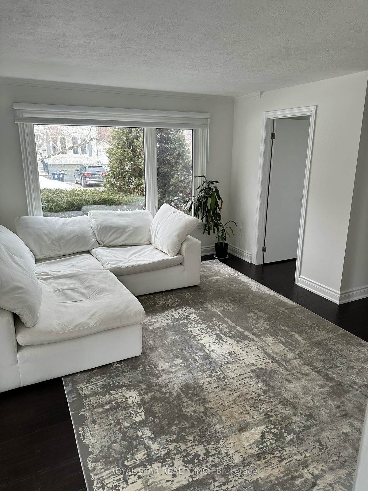Unit Room - 9 Roycrest Avenue, North York 4