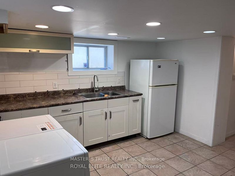 89 Finch Ave East Avenue, North York 5