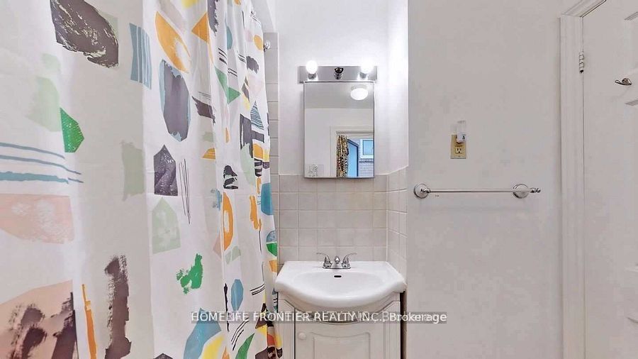 Unit Lower Unit - 40 Sumner Heights Drive, North York 4