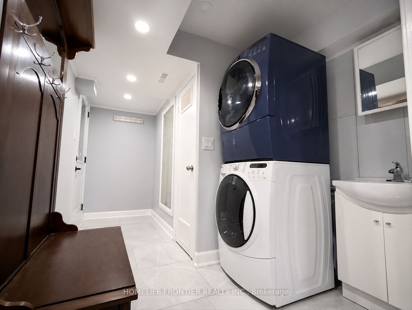 Unit Ground Level - 49 Red Robinway, North York 4