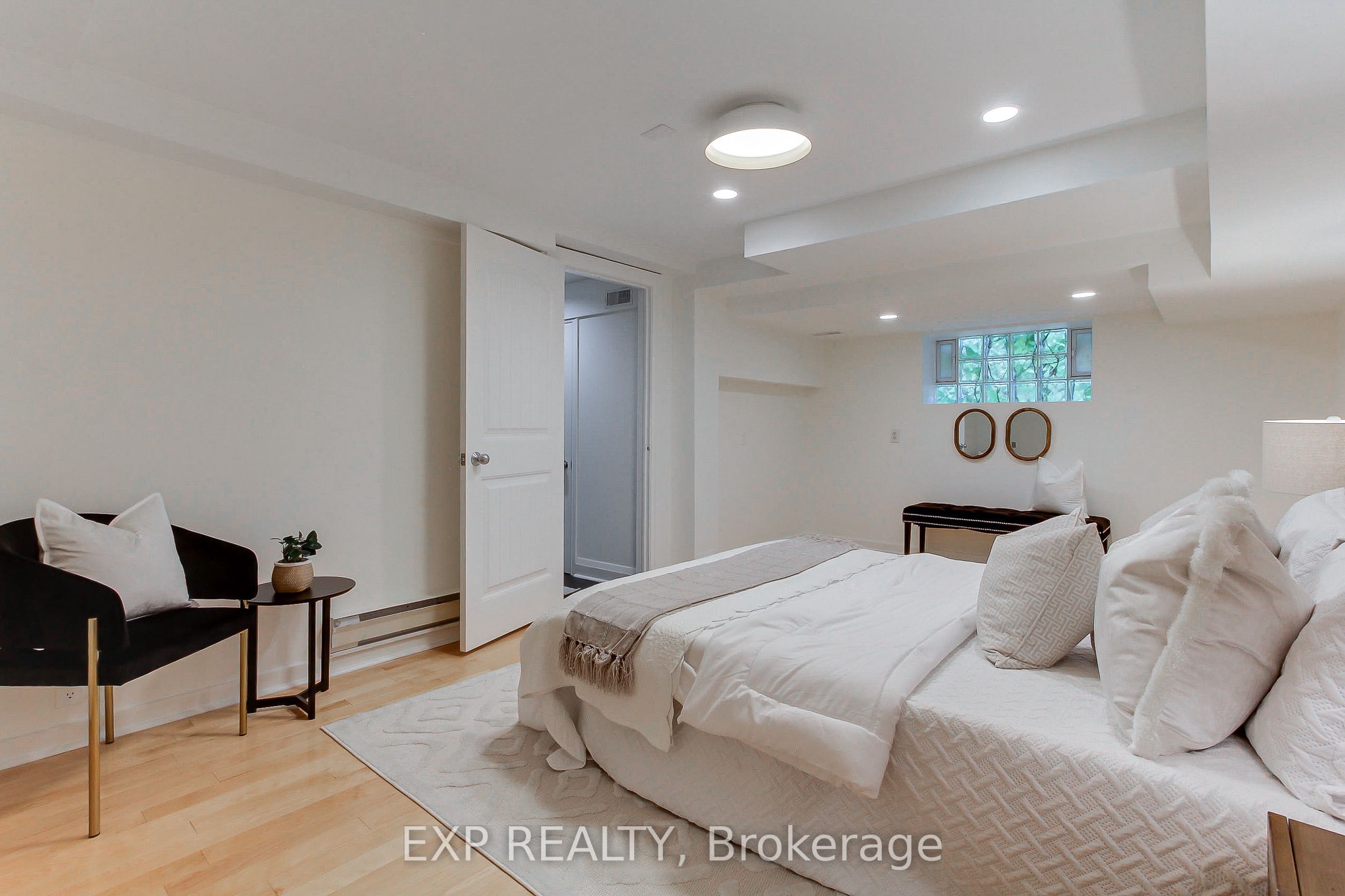 Unit 4 - 306 Sackville Street, Toronto 5