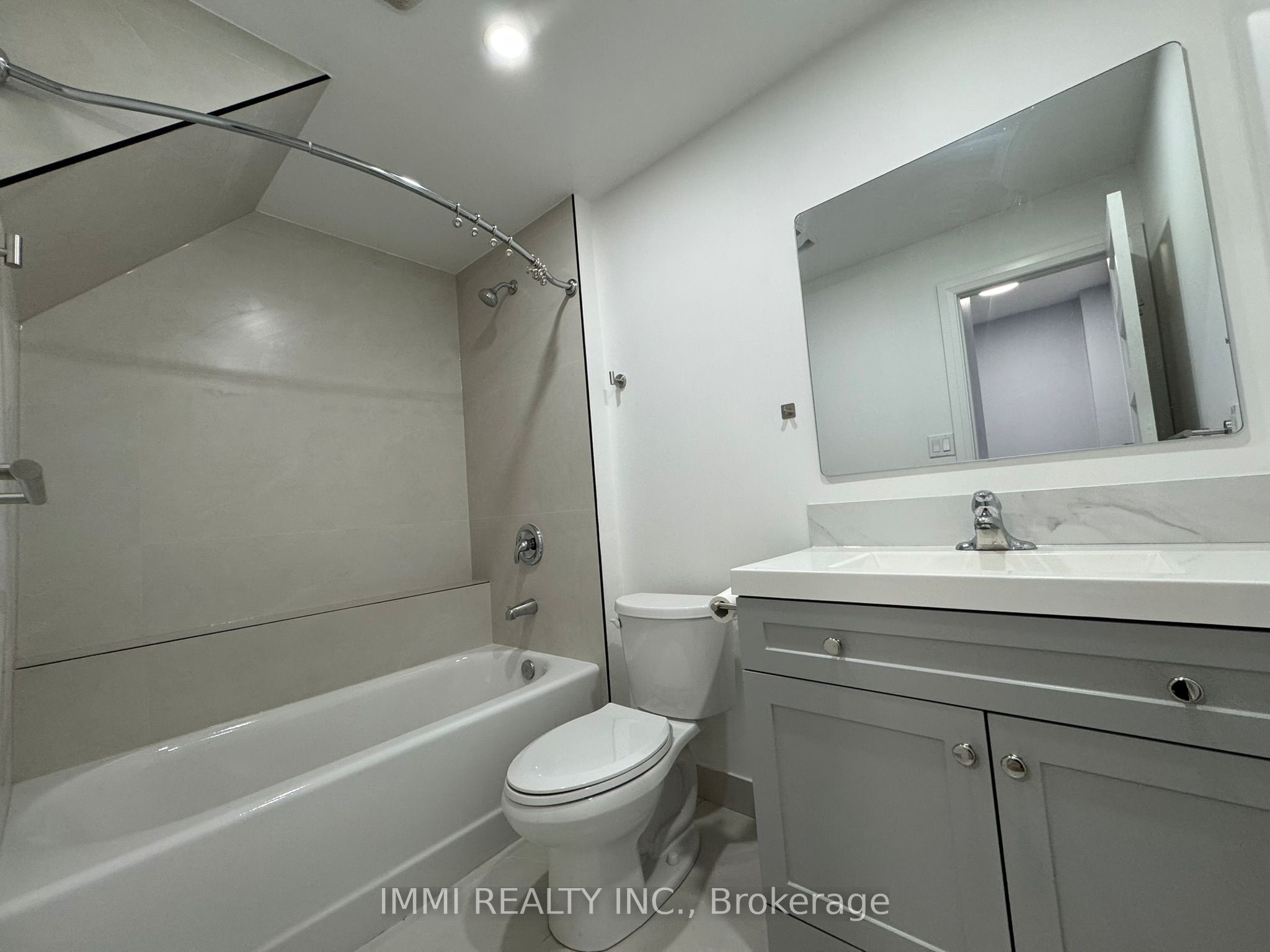 Unit 201 - 618 Bathurst Street, Toronto 5