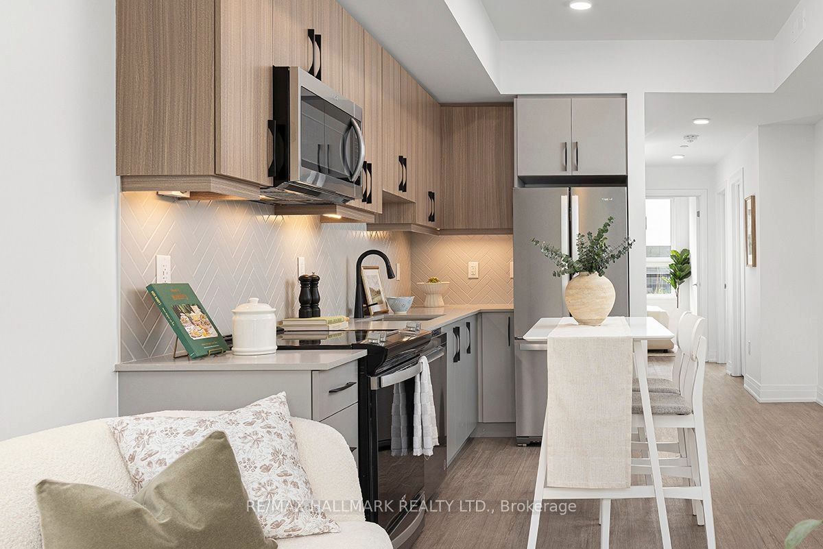 Unit 6 - 15 Brenthall Avenue, North York 3