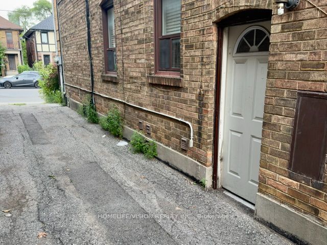 (Address not available), Toronto 3
