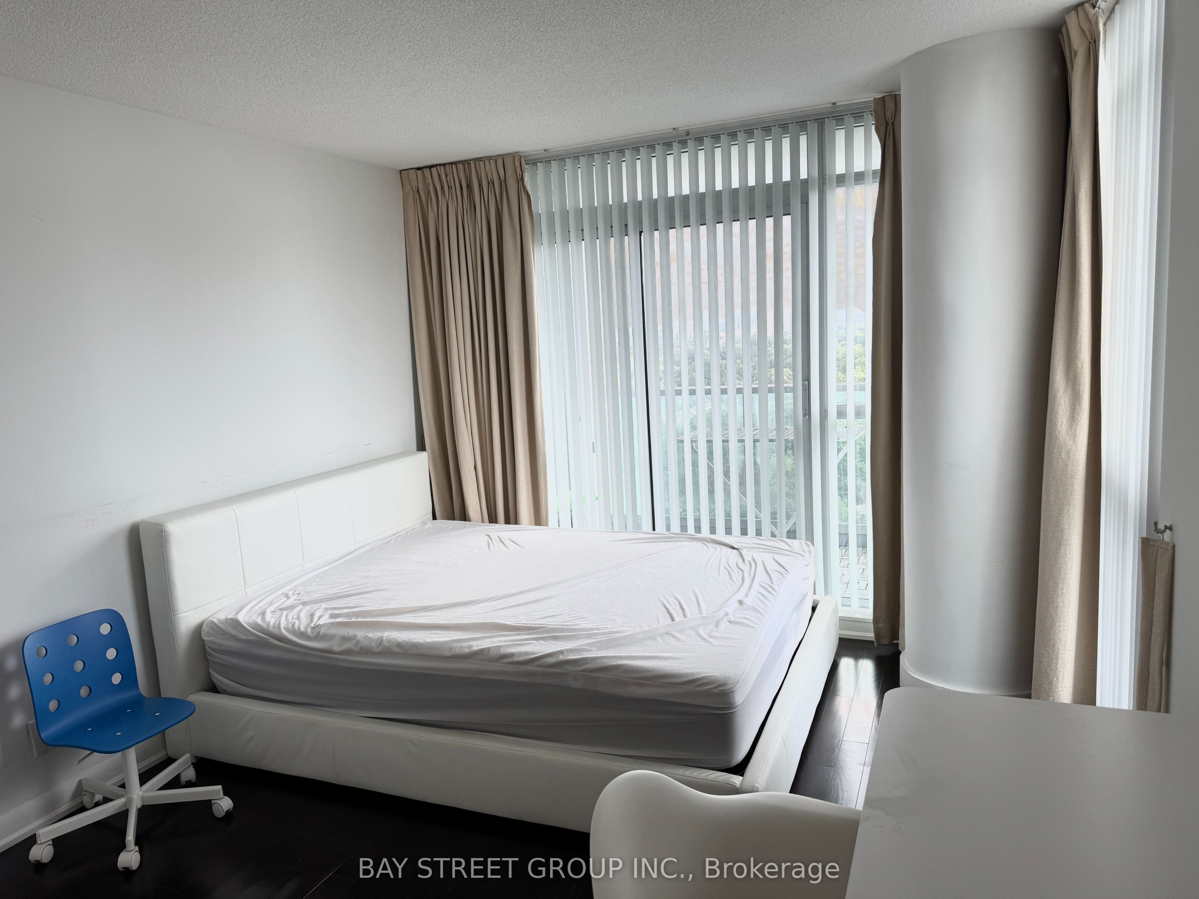 Unit 1612 - 17 Anndale Drive, North York 5