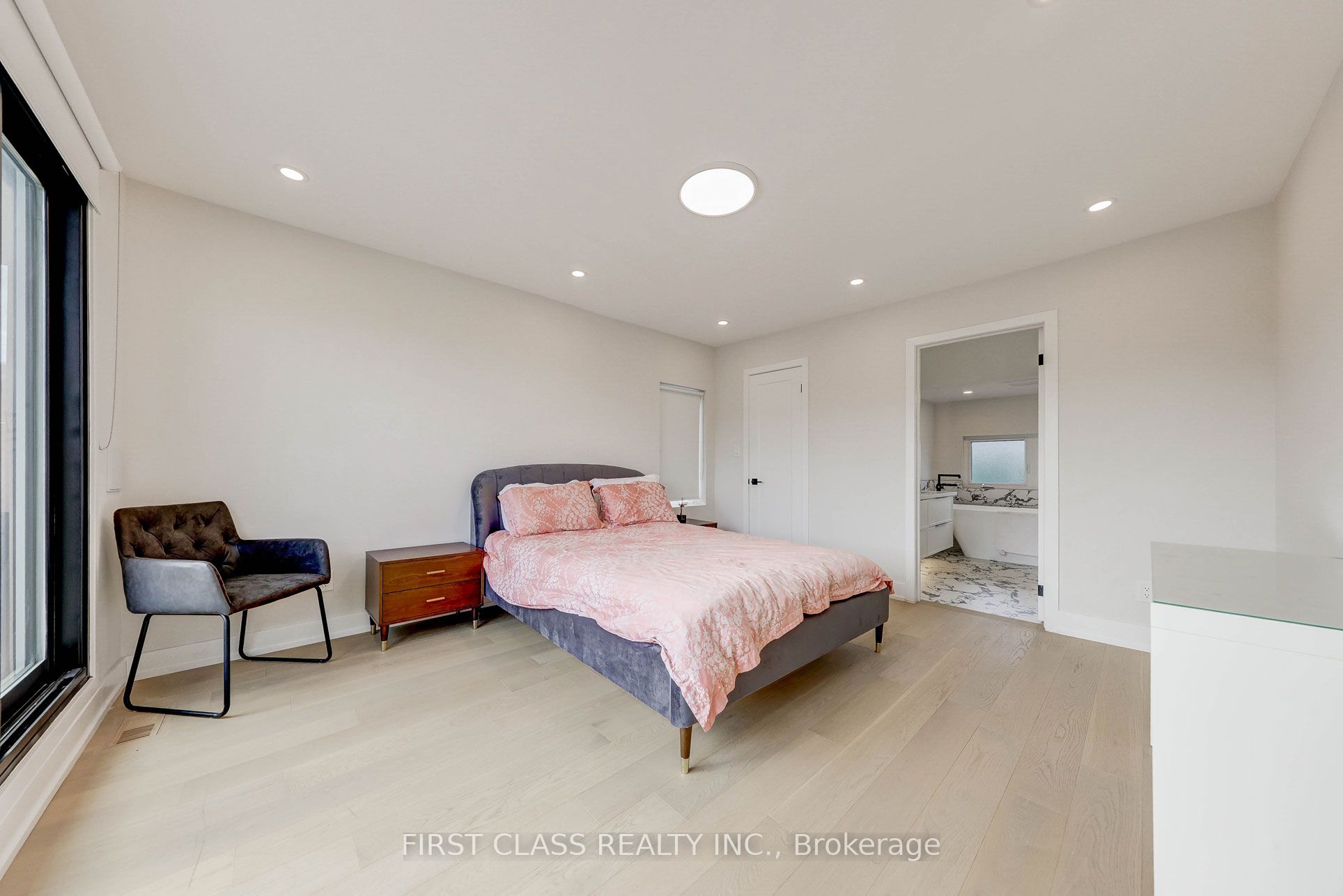 Unit Ensuite 1 - 431 Roxton Road, Toronto 4