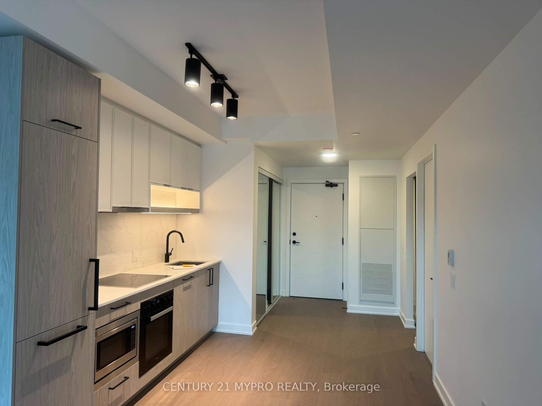 Unit 716 - 91 Montclair Avenue, Toronto 3