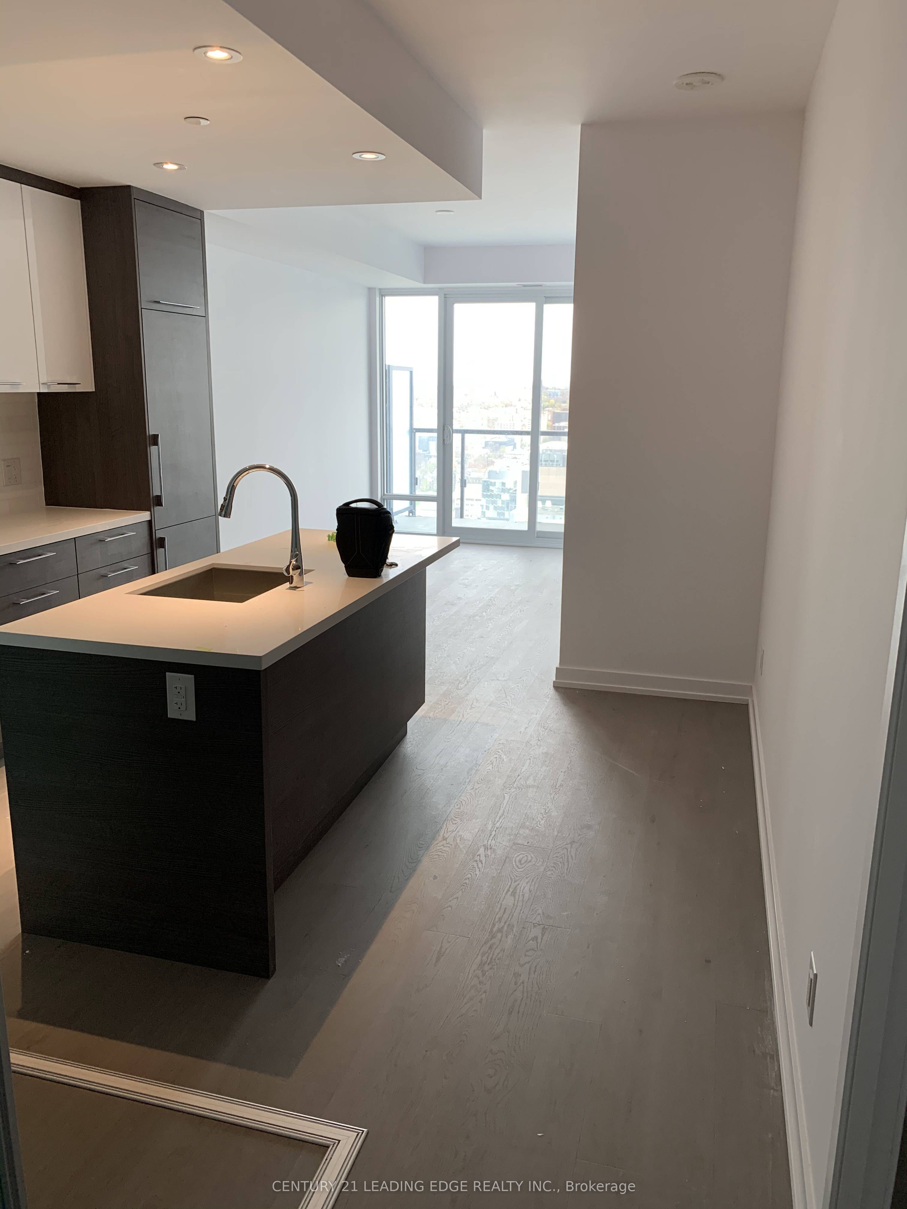 Unit 3301 - 488 University Avenue, Toronto 4