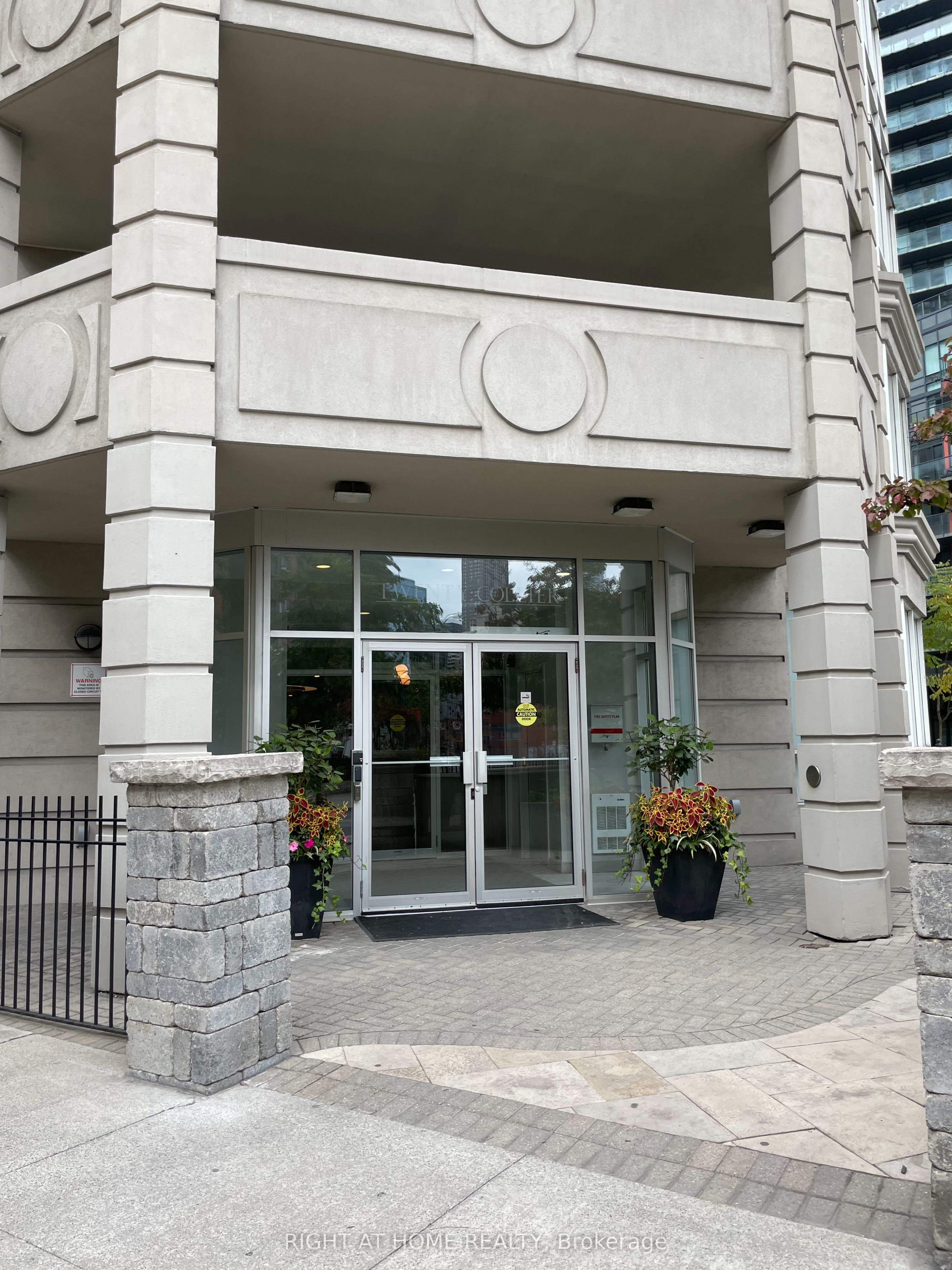 Unit 407 - 20 Collier Street, Toronto 2