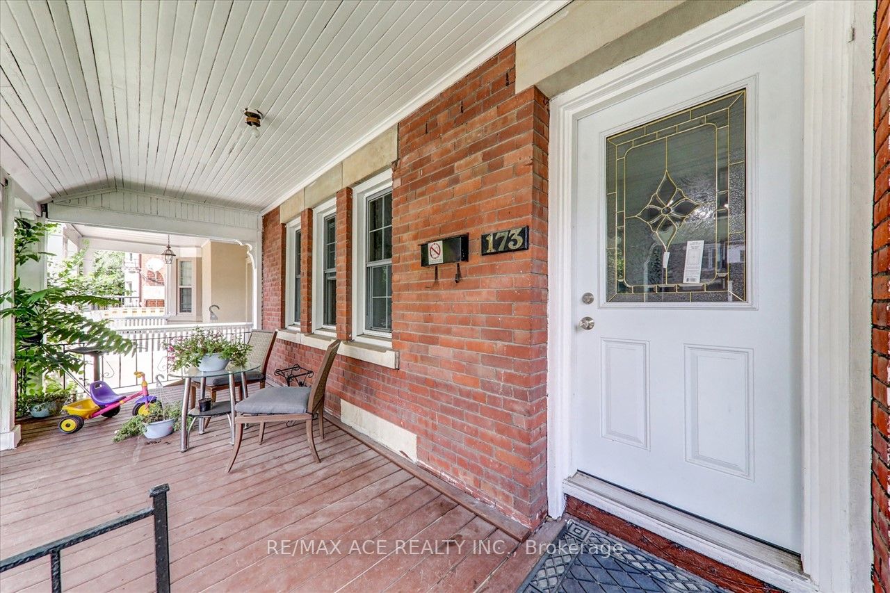 Unit 1-Flr2 - 173 Spadina Road, Toronto 4