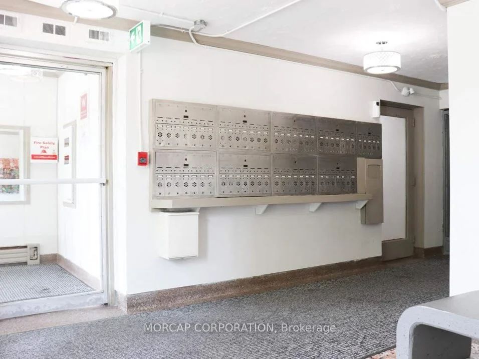 Unit 109 - 2895 Bathurst Street, Toronto 2