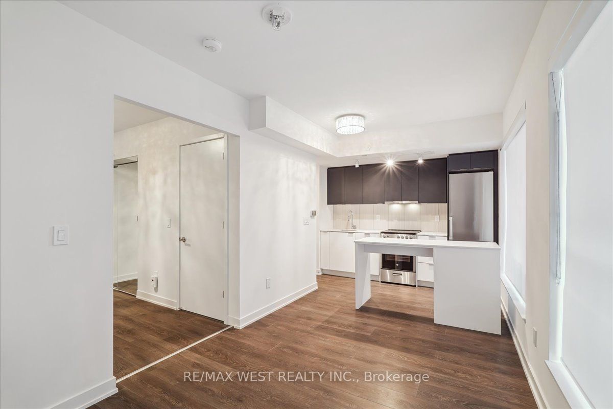 Unit 426 - 8 Tippett Road, North York 3