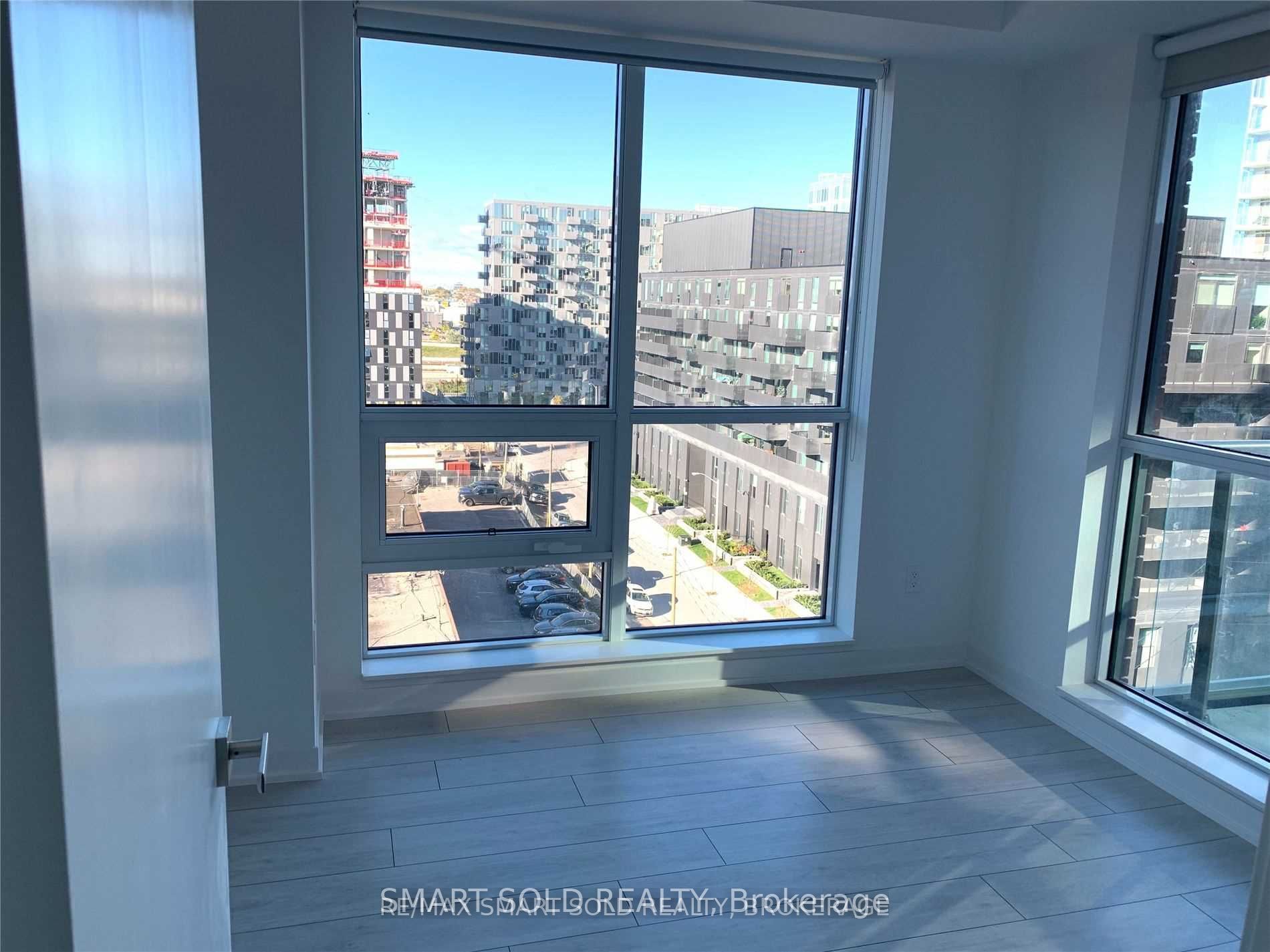 Unit 831 - 31 Tippett Road, North York 5