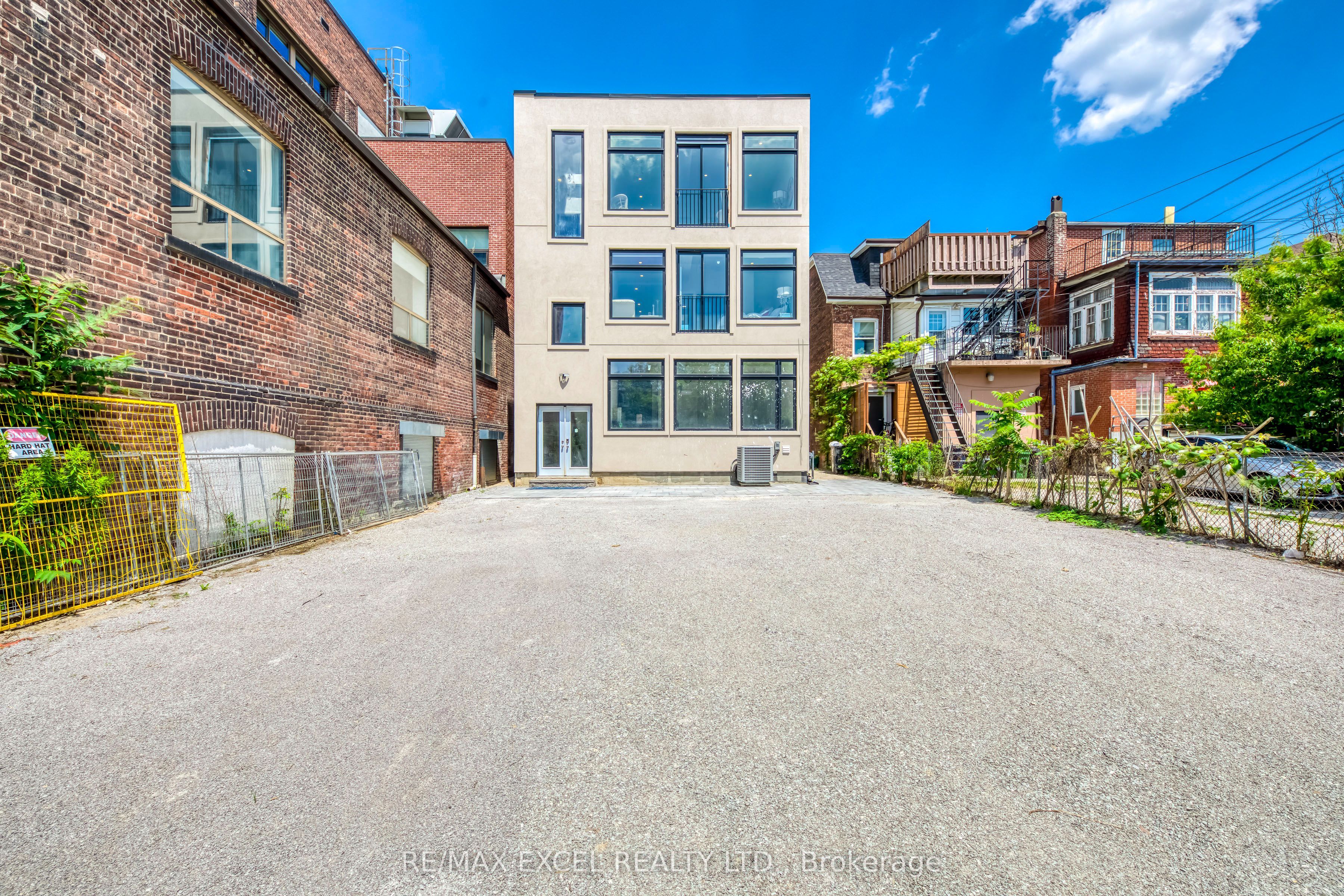 Unit UNIT D - 923 COLLEGE Street, Toronto 2