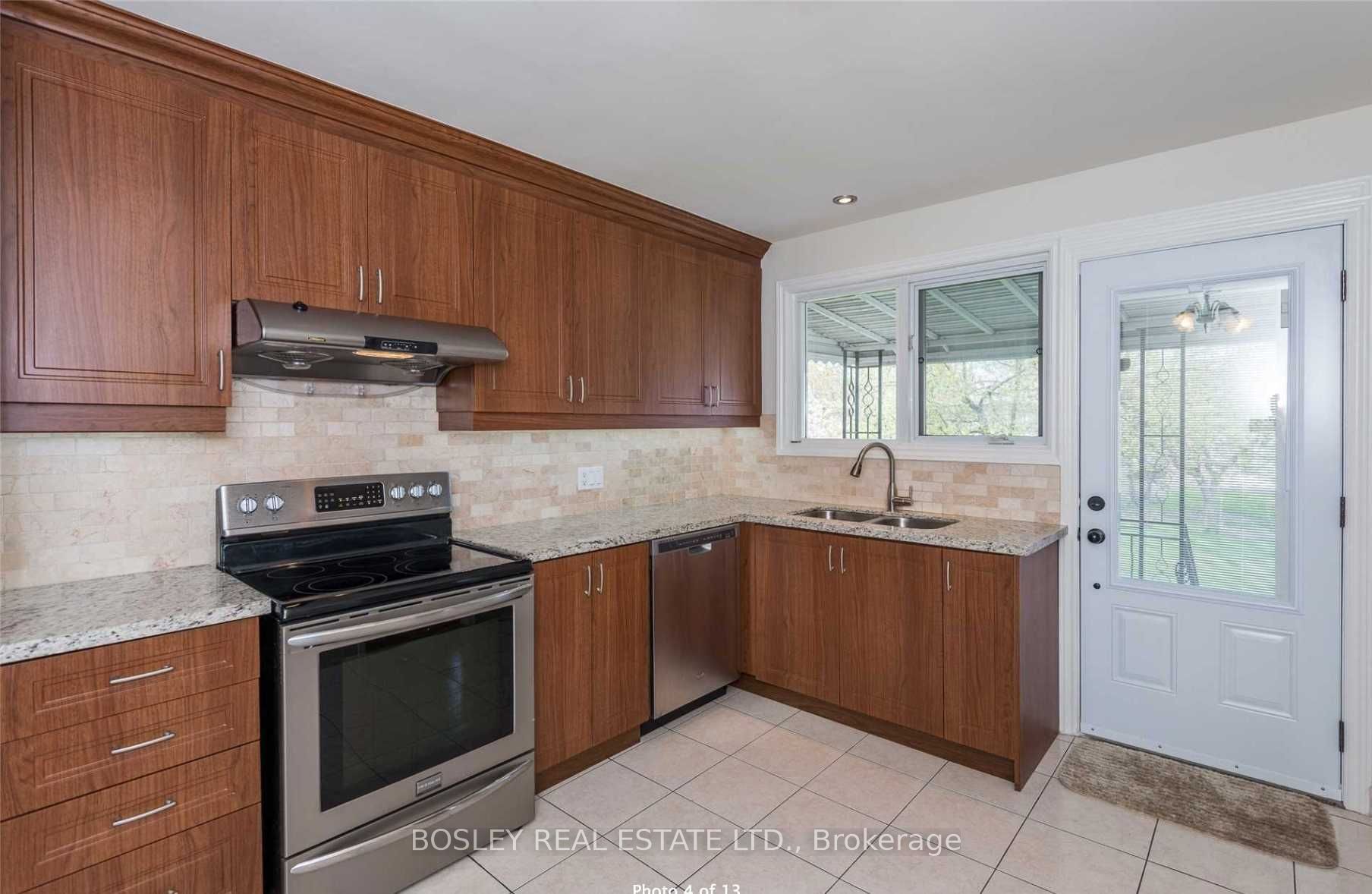 286 Searle Avenue, North York 4