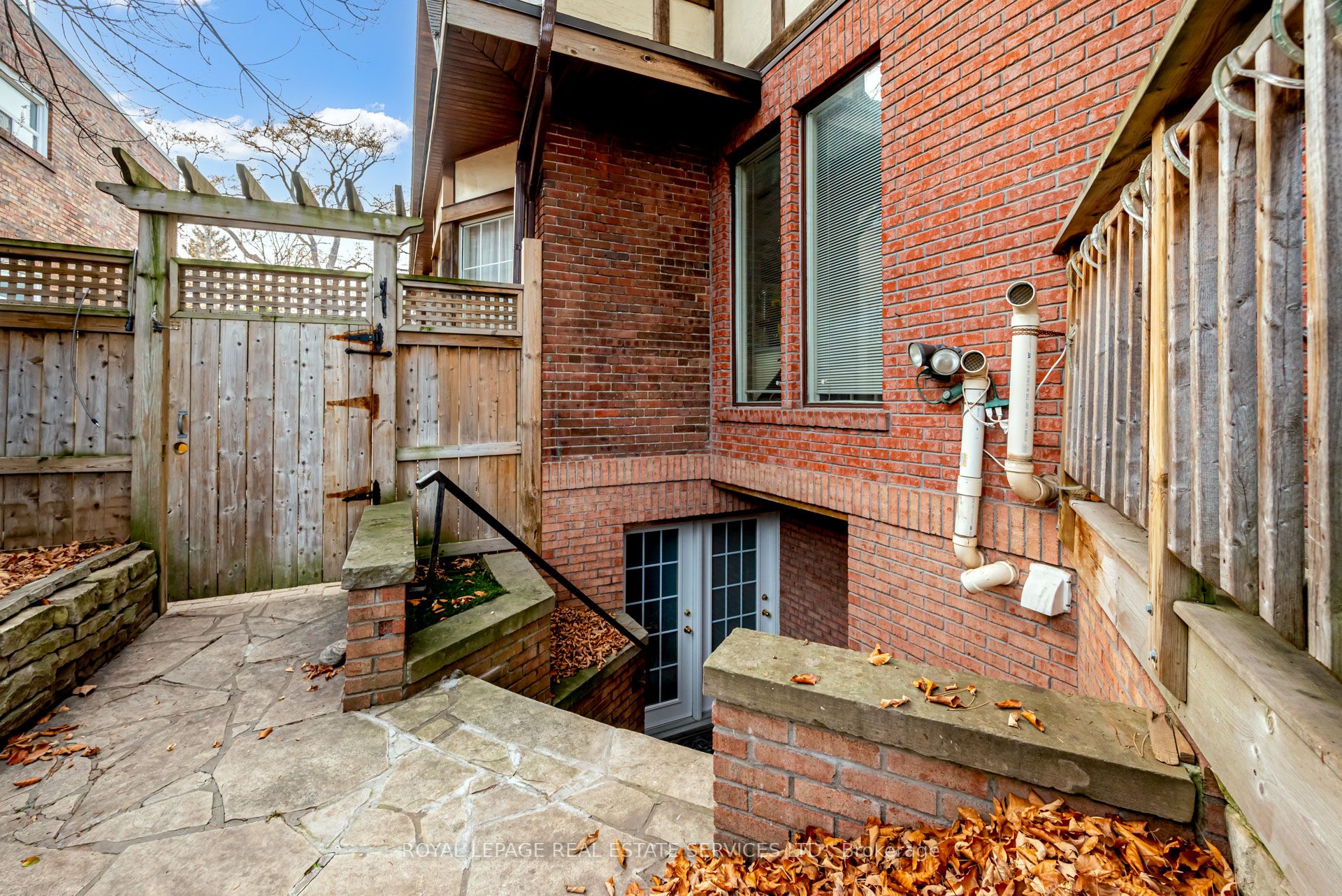 Unit LOWER - 127 Rusholme Road E, Toronto 3