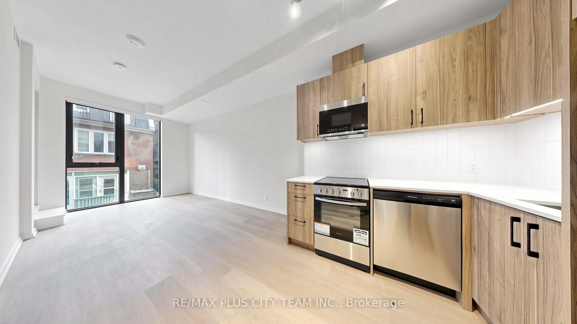 Unit 204 - 109 Erskine Avenue, Toronto 5