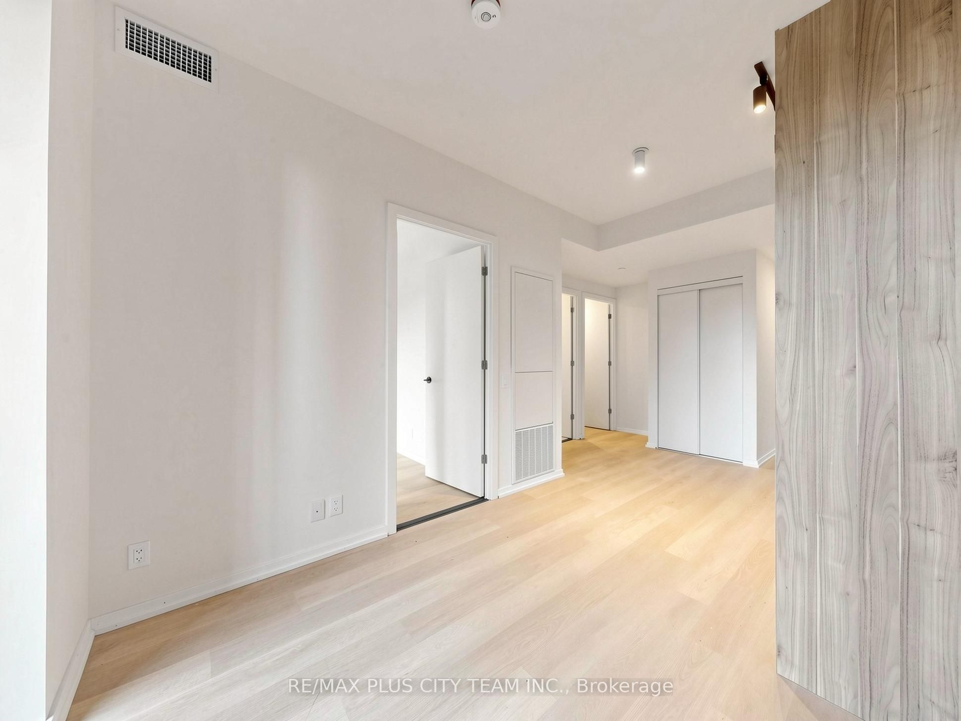 Unit 408 - 109 Erskine Avenue, Toronto 3