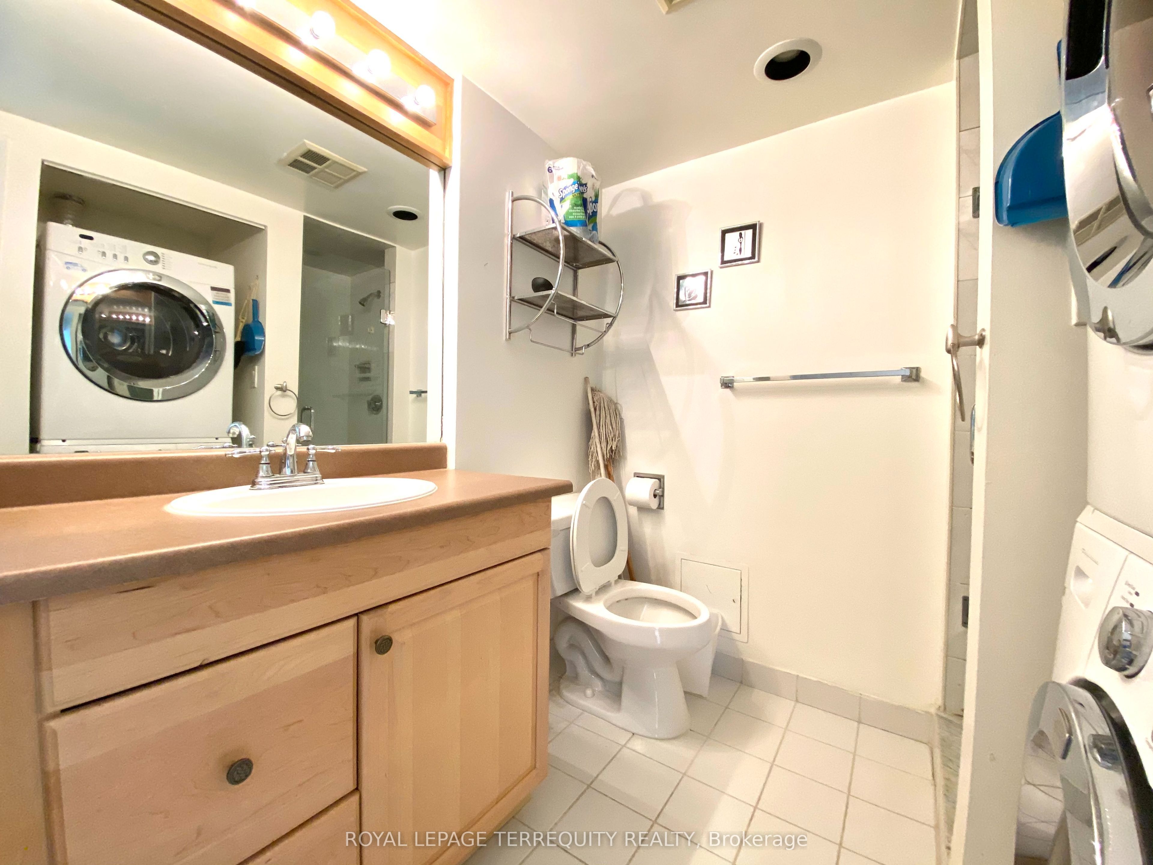 Unit 201 - 30 Greenfield Avenue, North York 5
