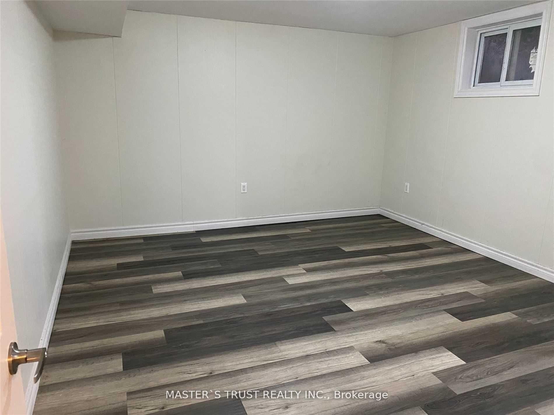 Unit Bsmt - 1 Winlock Park, North York 3