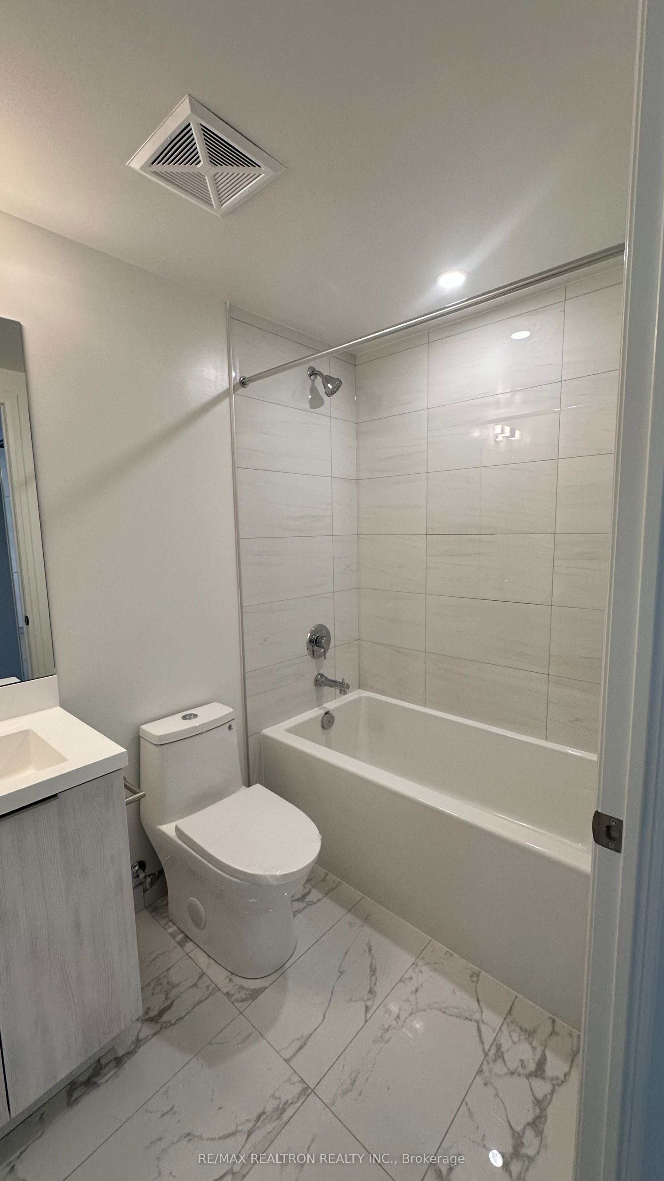 Unit 2425 - 400 King Street W, Toronto 3