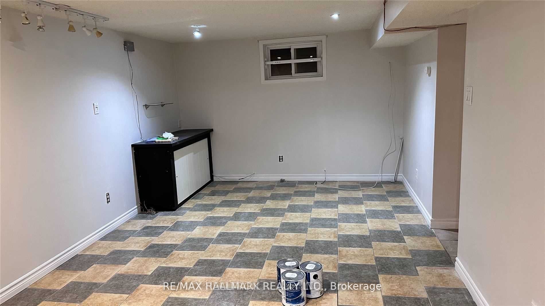 Unit Bsmt - 59 Newton Drive, North York 3