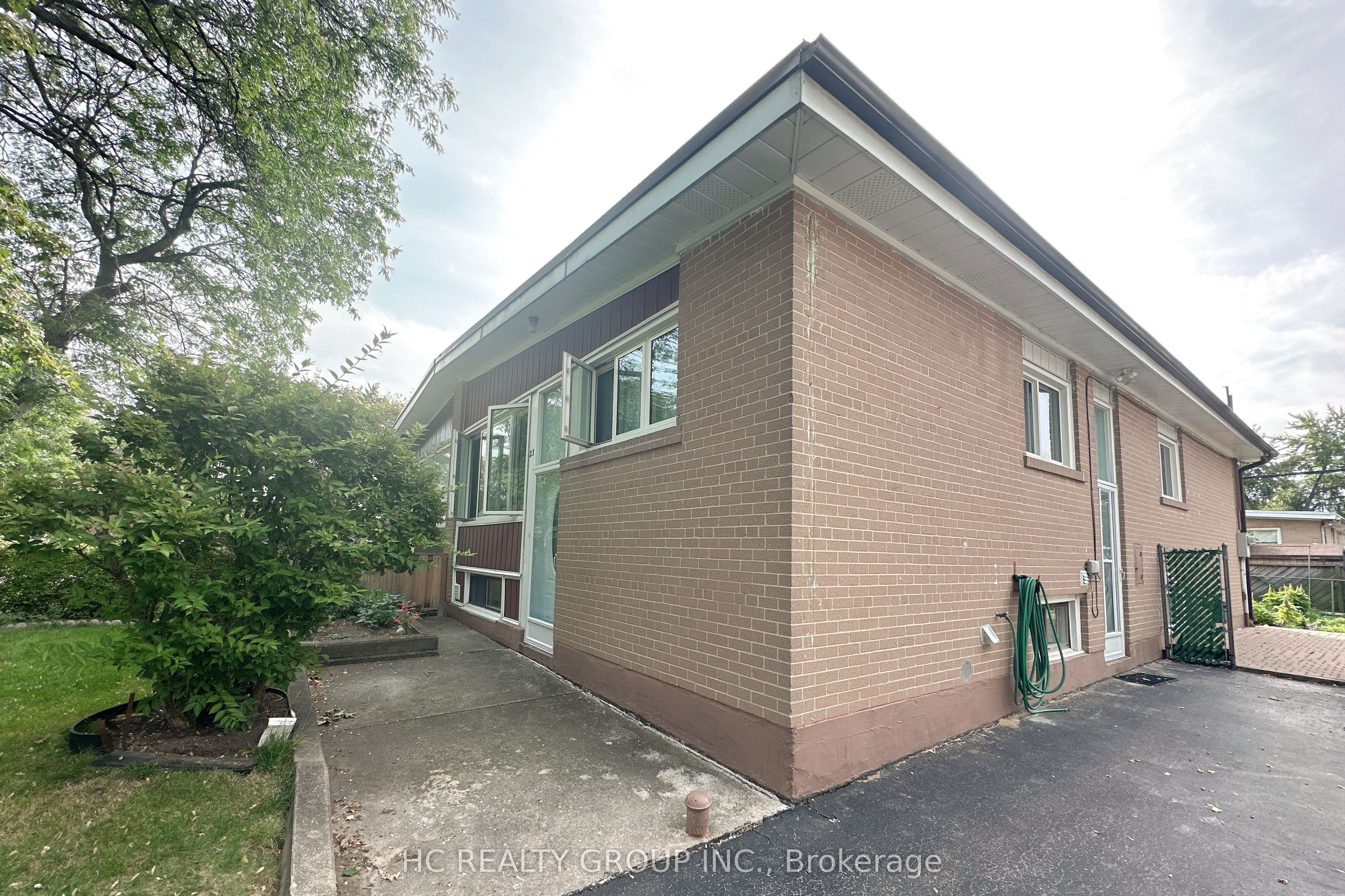 Unit Basement - 23 Pynford Crescent, North York 2