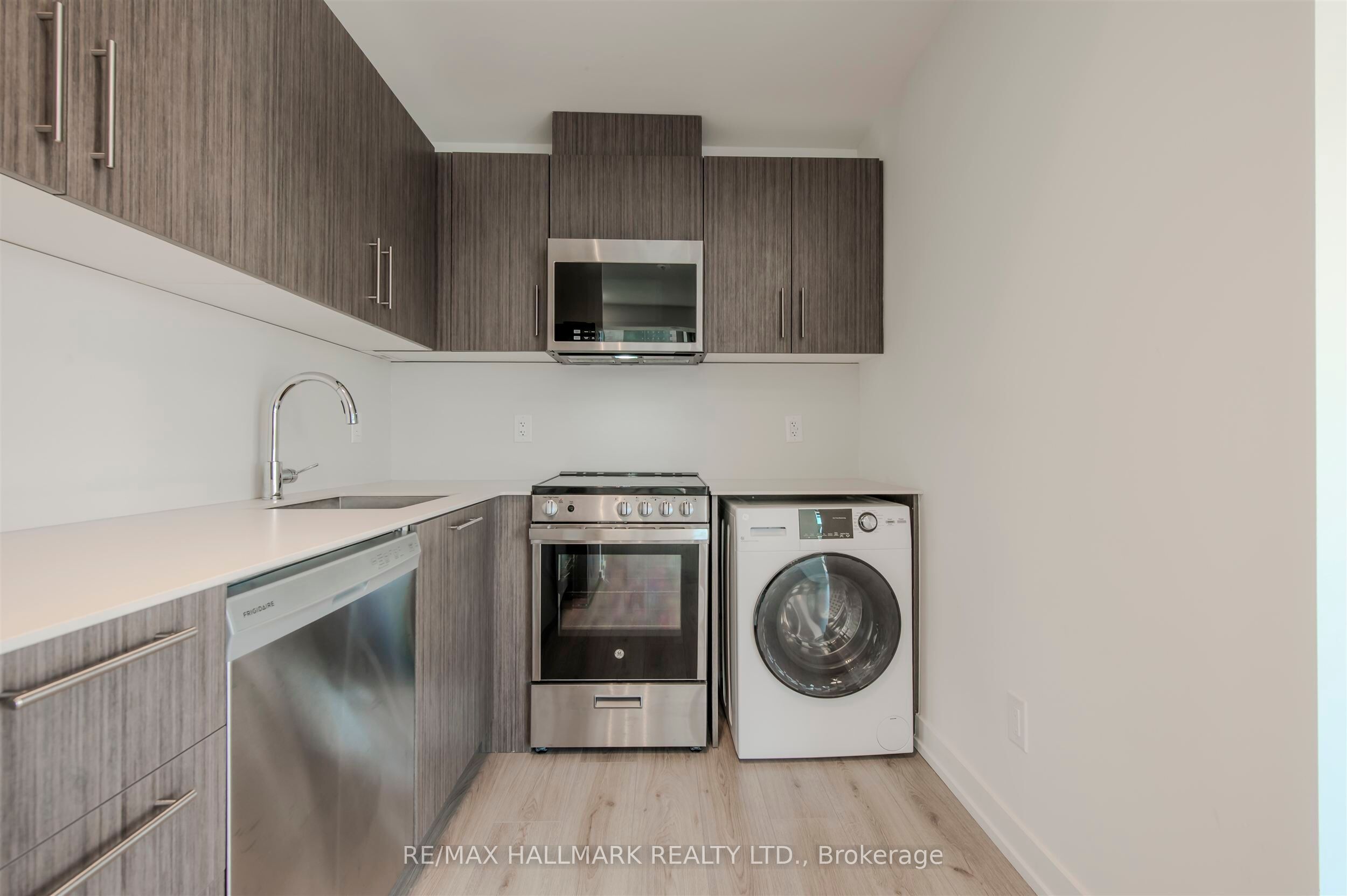 Unit 2nd floor - 10-851 Sheppard Avenue W, North York 4
