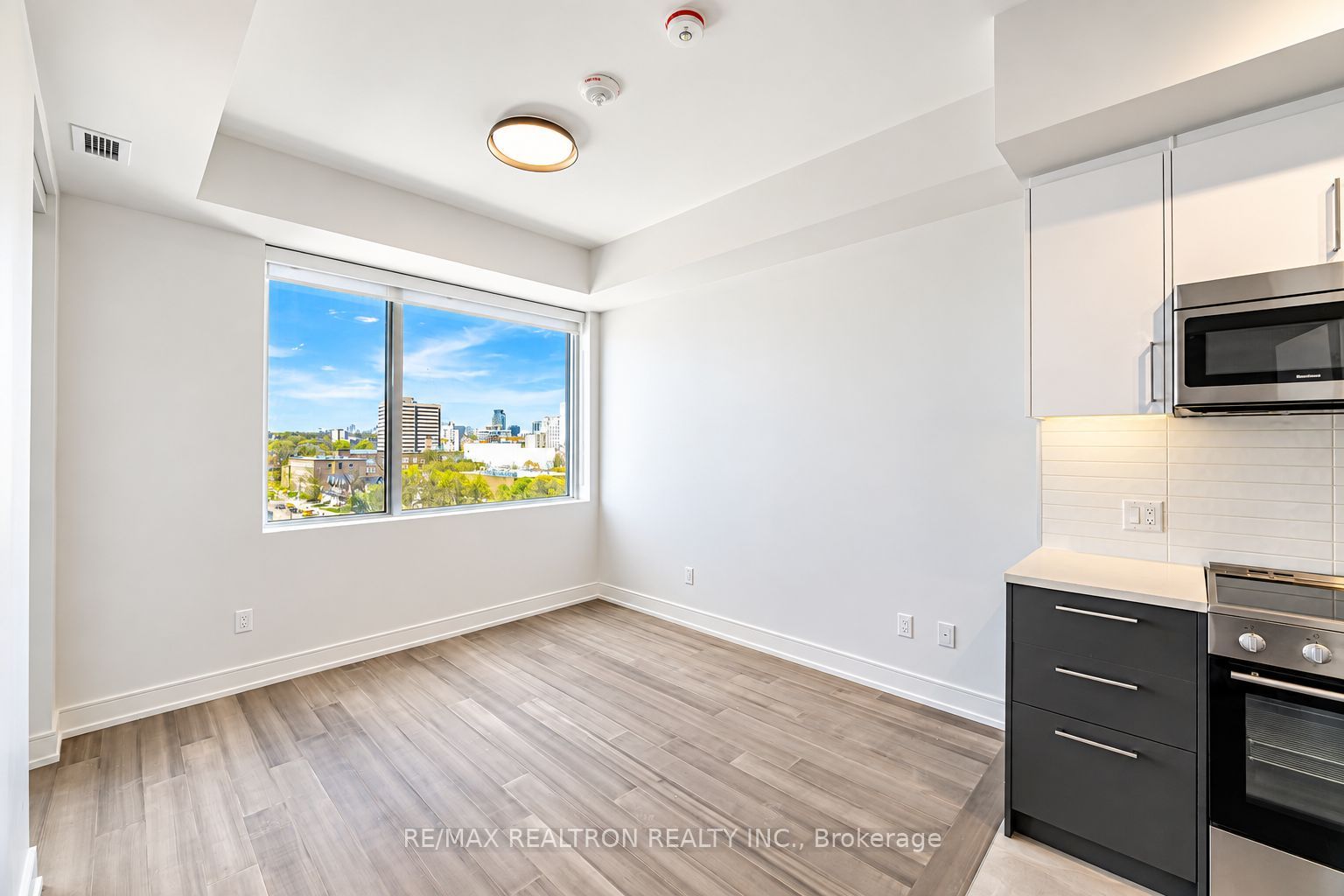 Unit 904 - 664 Spadina Avenue, Toronto 5