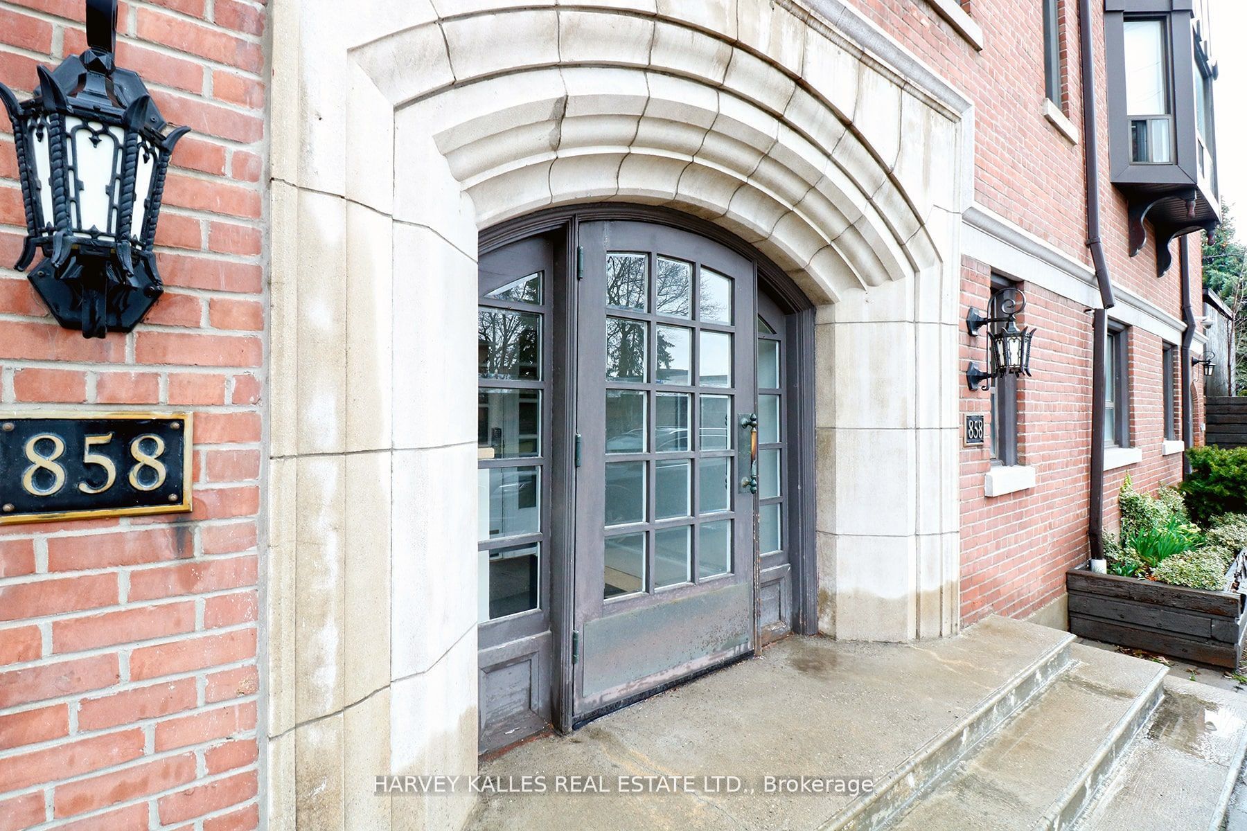 Unit 301 - 858 Davenport Road, Toronto 2