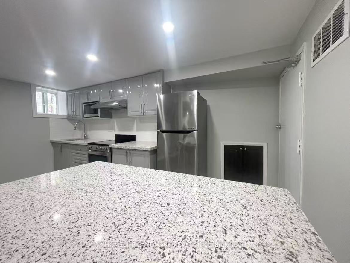 Unit Bsmt - 40 Rusholme Drive, Toronto 5