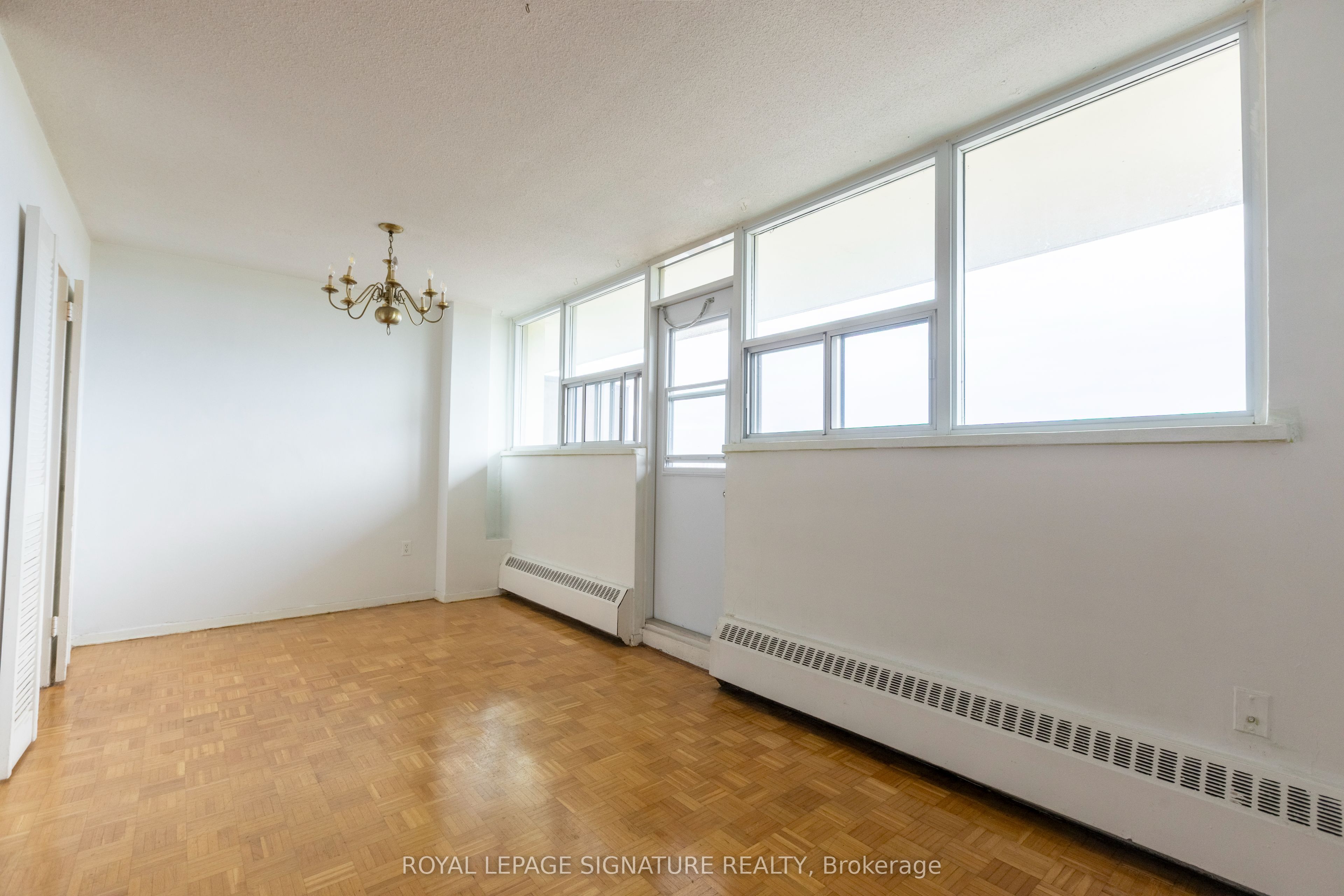 Unit 902 - 161 Oakwood Avenue, Toronto 3