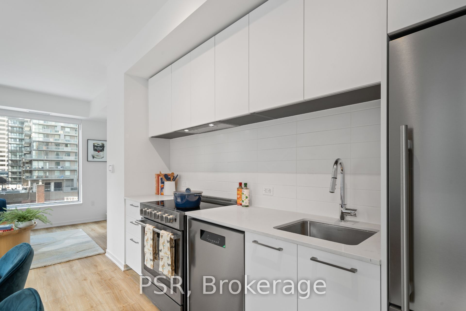 Unit 710 - 101 Roehampton Avenue, Toronto 5