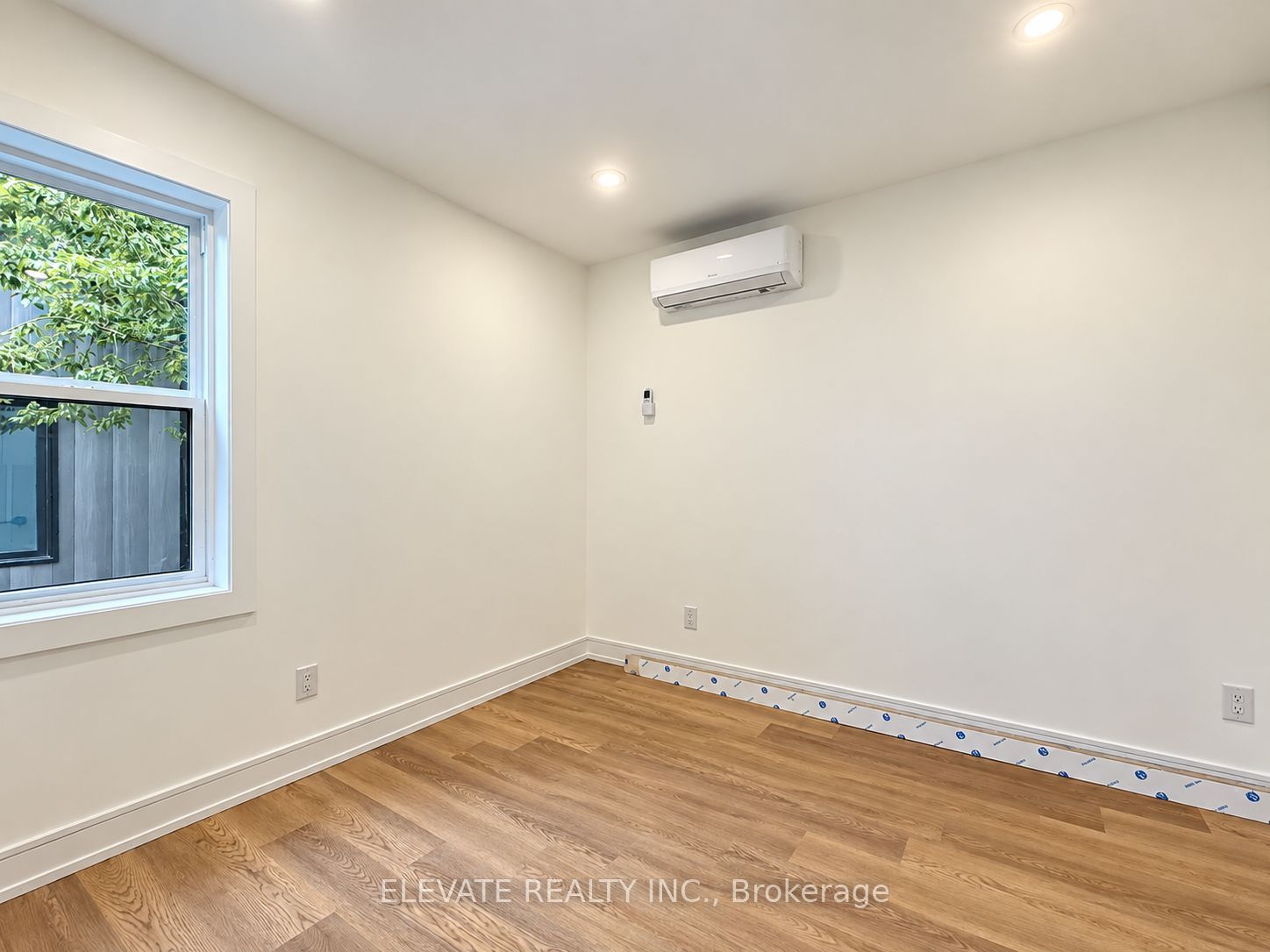 Unit 4 - 76 Burnaby Boulevard, Toronto 5