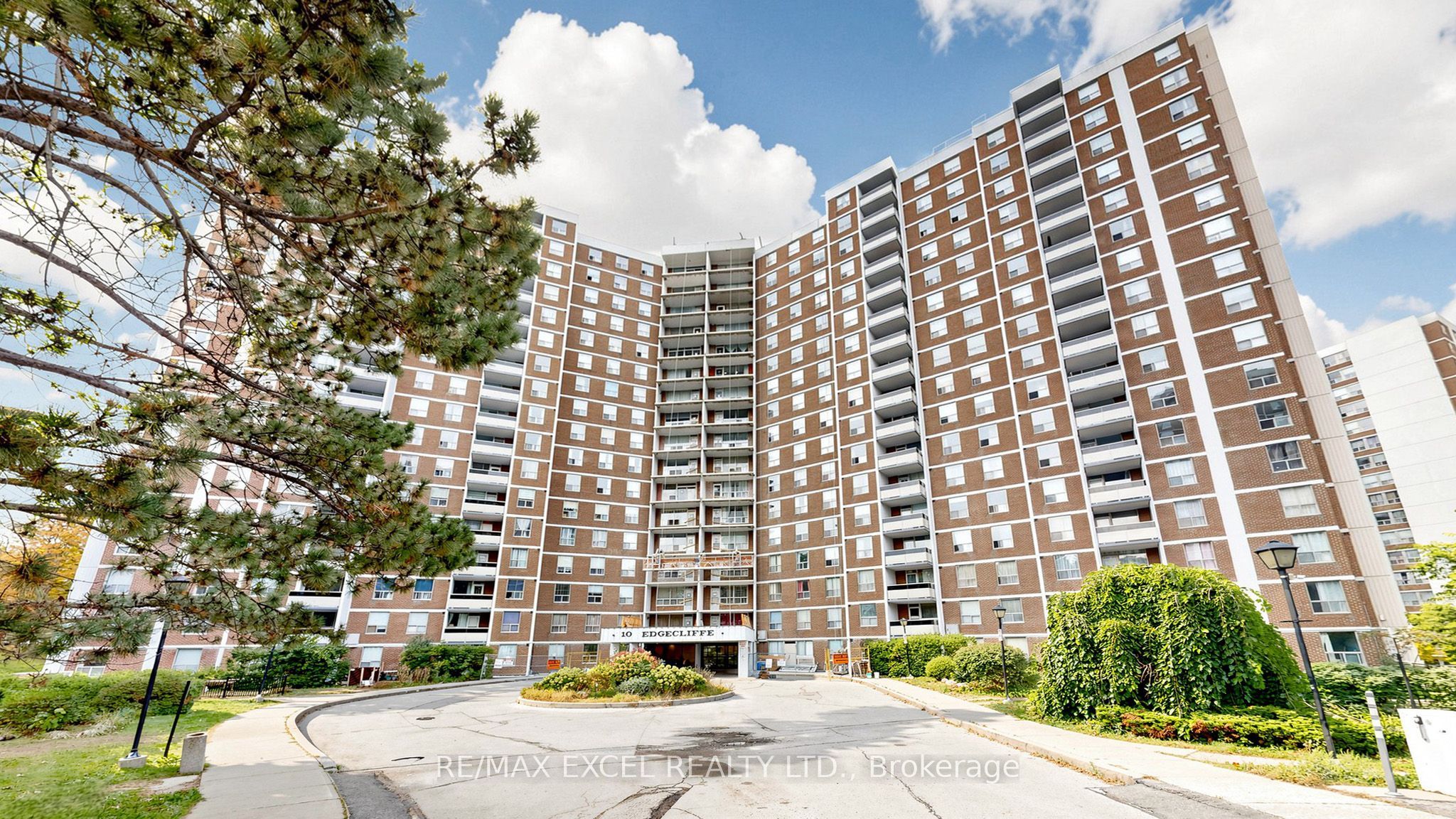 Unit 1808 - 10 Edgecliff Golfway, Toronto 2