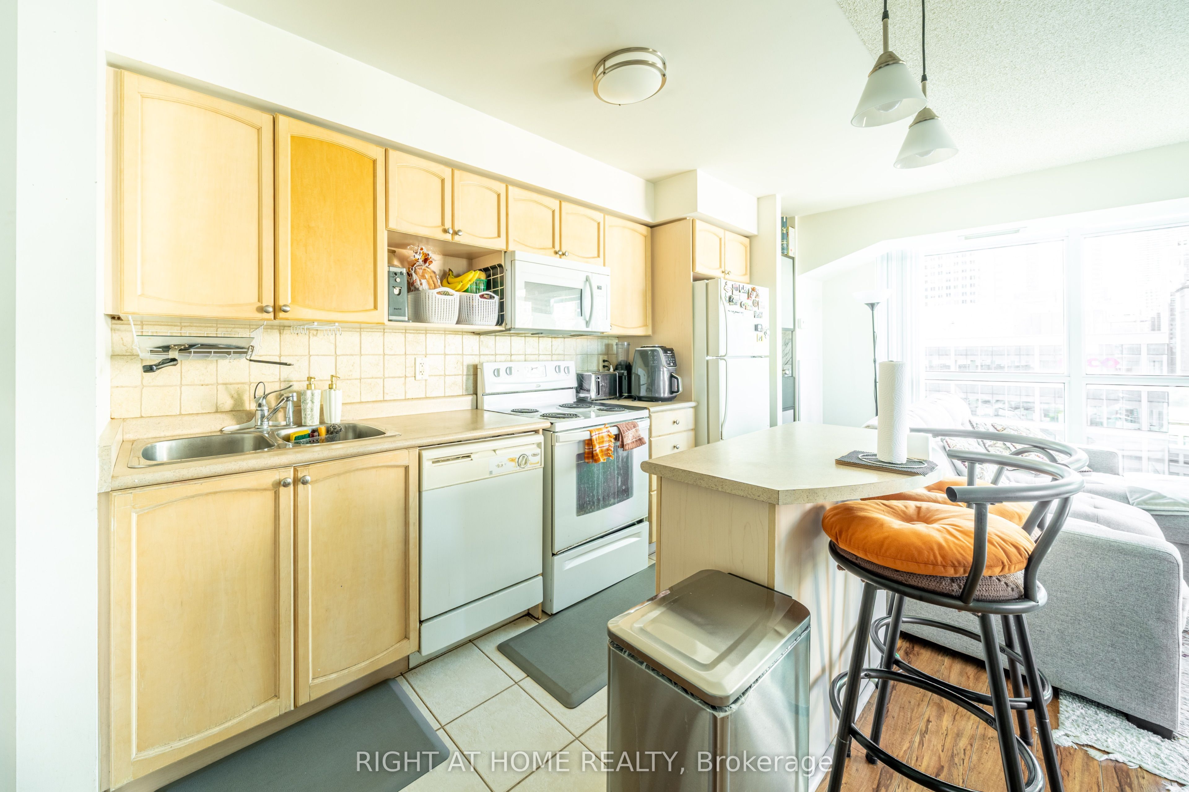 Unit 1405 - 18 Yonge Street, Toronto 4