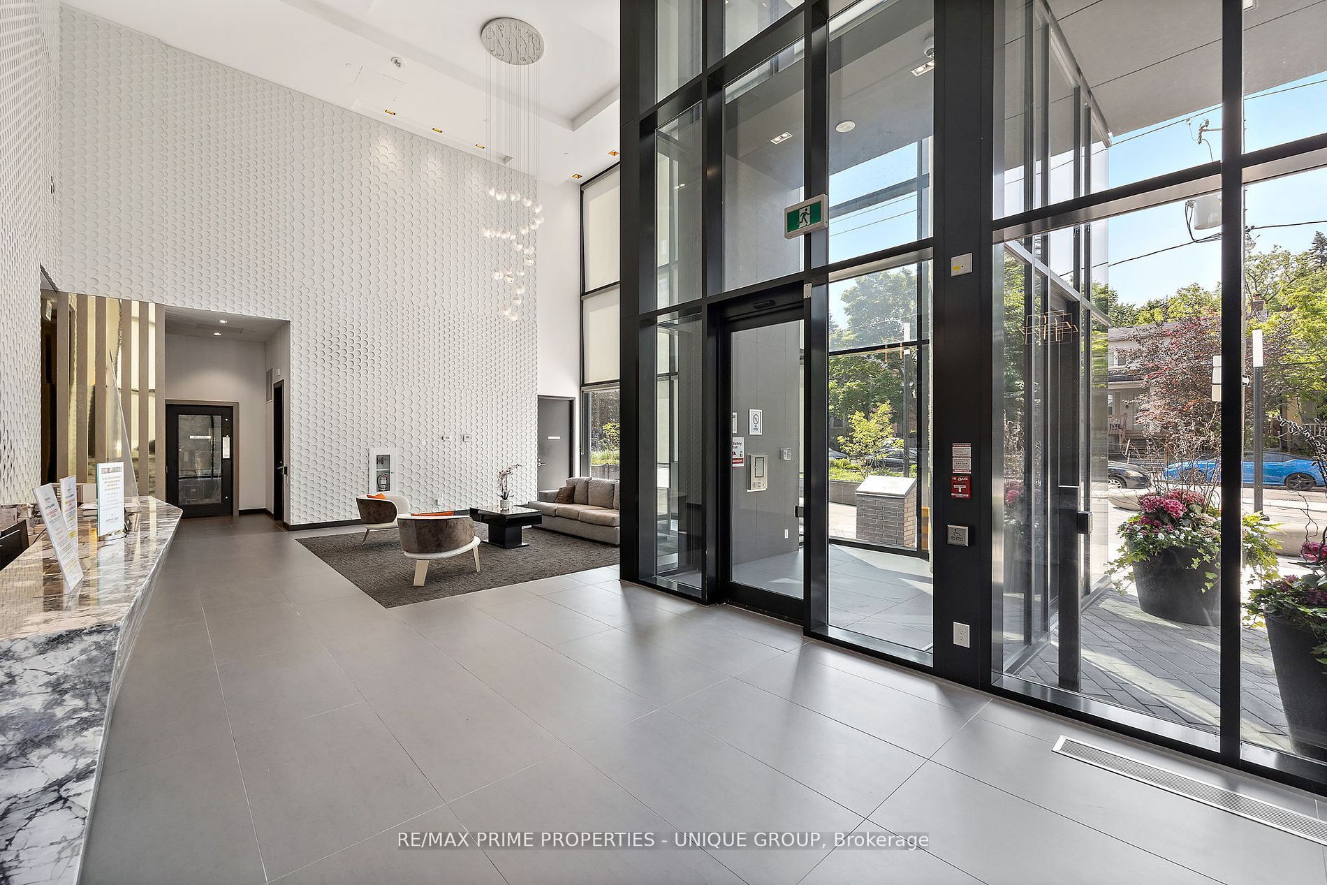 Unit 606 - 11 Lillian Street, Toronto 5