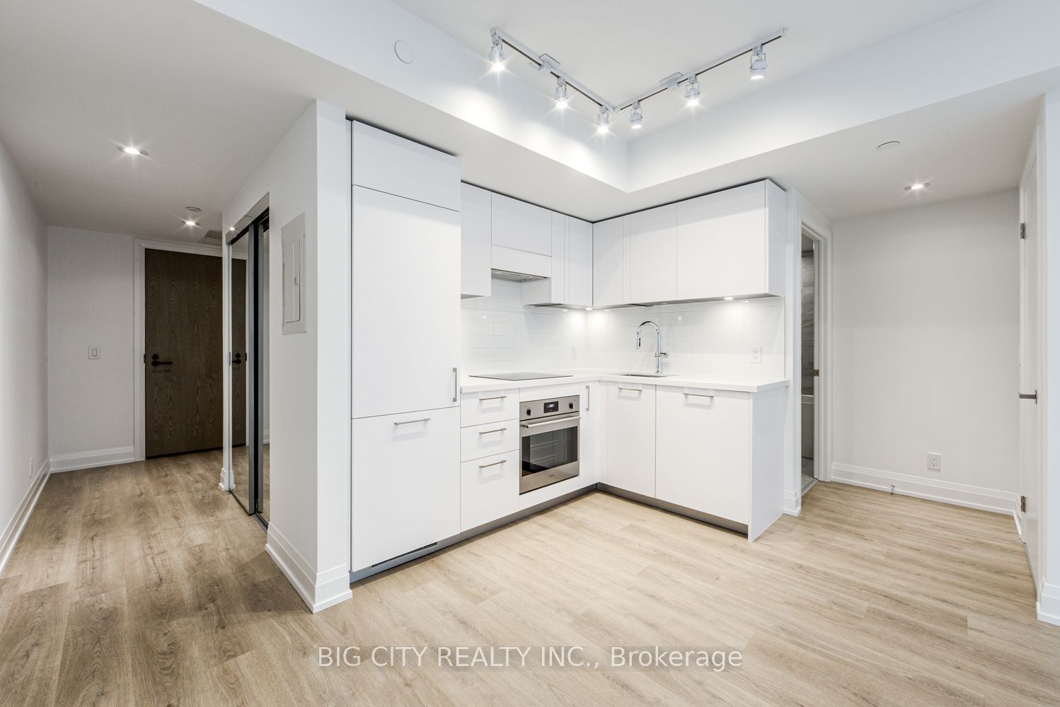 Unit 401 - 36 Brentcliffe Road, Toronto 5