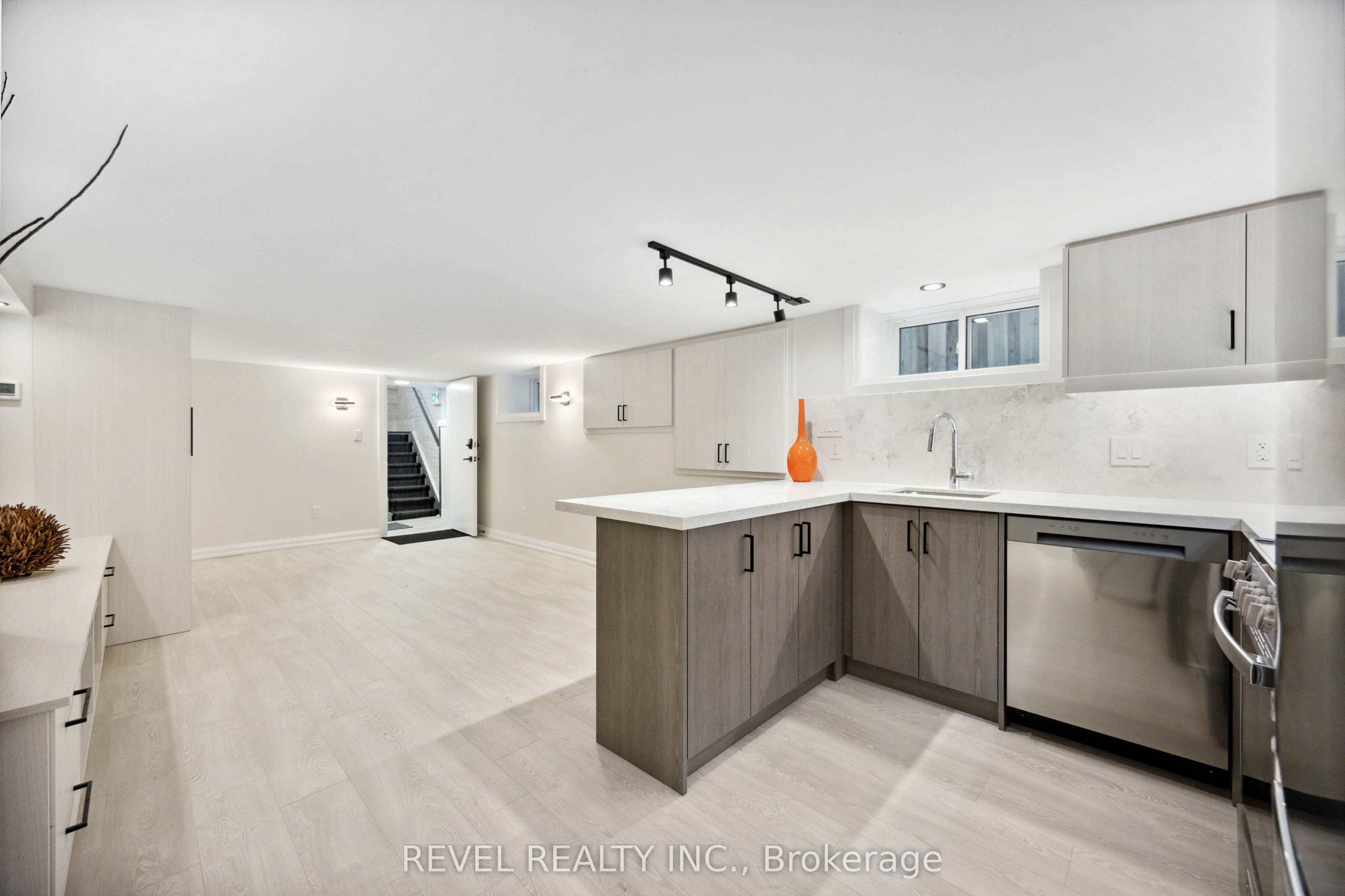 Unit 4 - 27 Glen Elm Avenue, Toronto 4