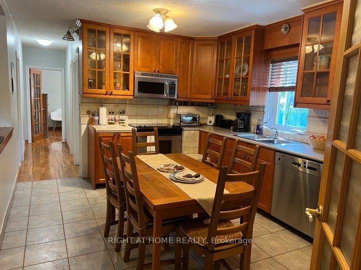 Unit Main Floor - 15 Lynnhaven Road, North York 2