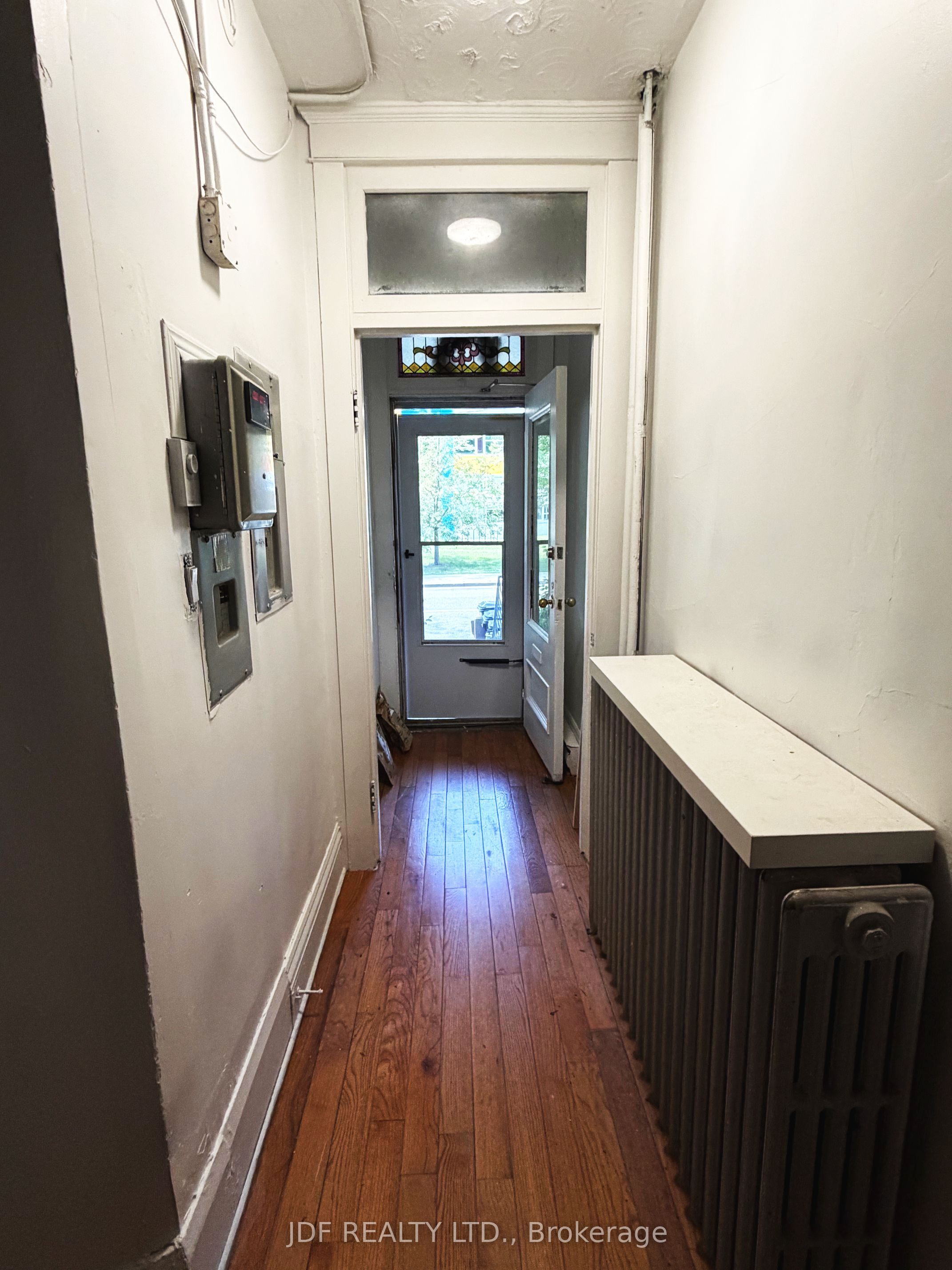 Unit Main Floor - 383 Lansdowne Avenue, Toronto 3