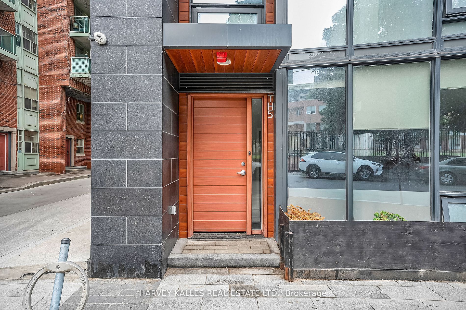 Unit 5 - 85 Wood Street, Toronto 4