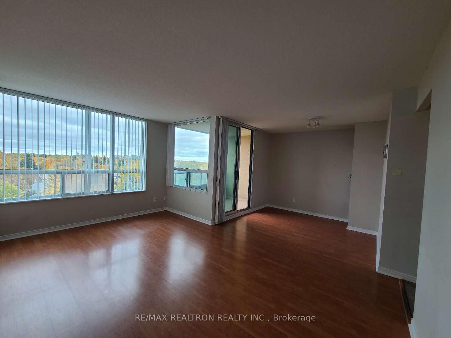 Unit 1006 - 238 Doris Avenue, North York 4