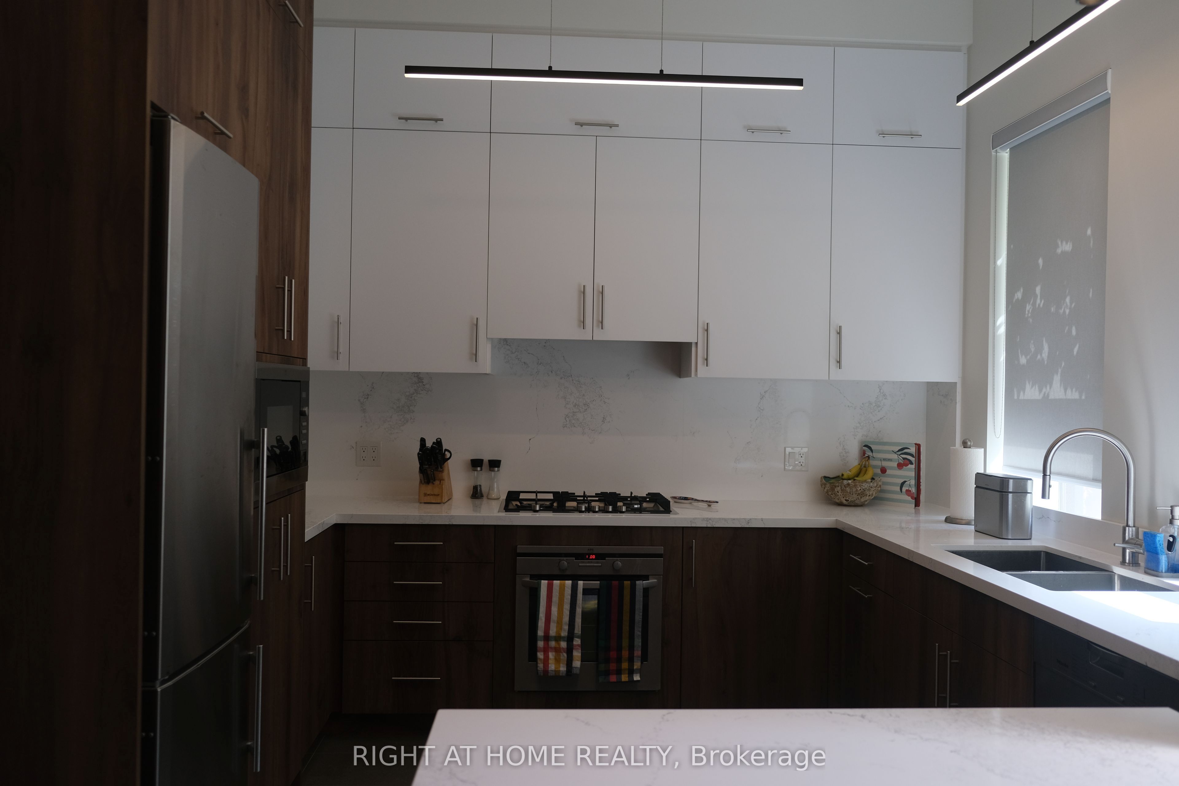 Unit 2 - 41 Spruce Street, Toronto 2