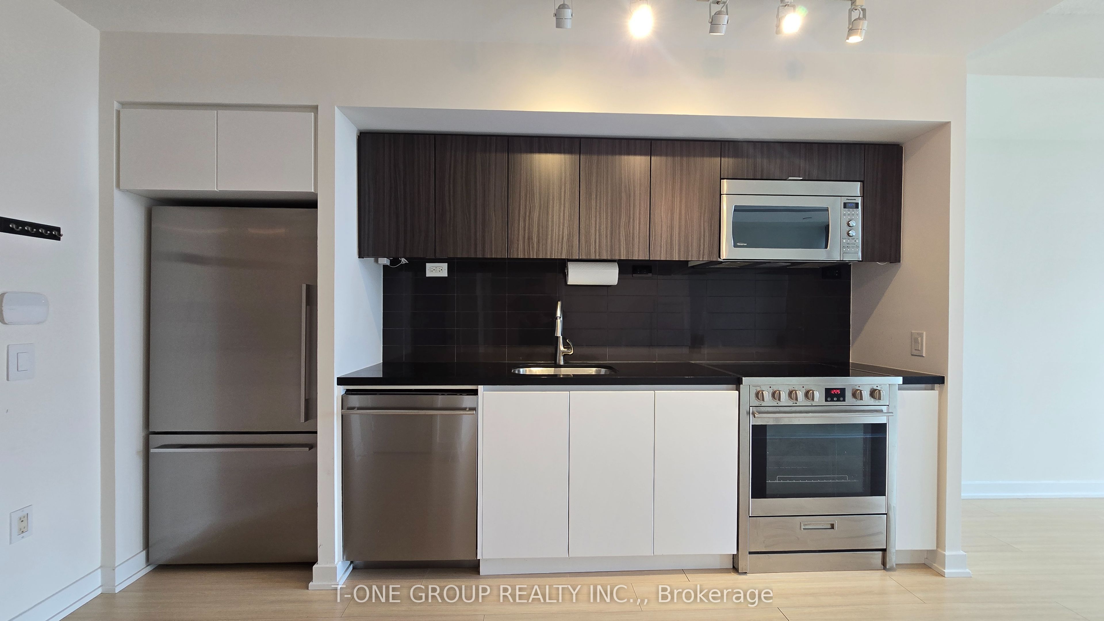 Unit 3509 - 85 Queens Wharf Road, Toronto 3