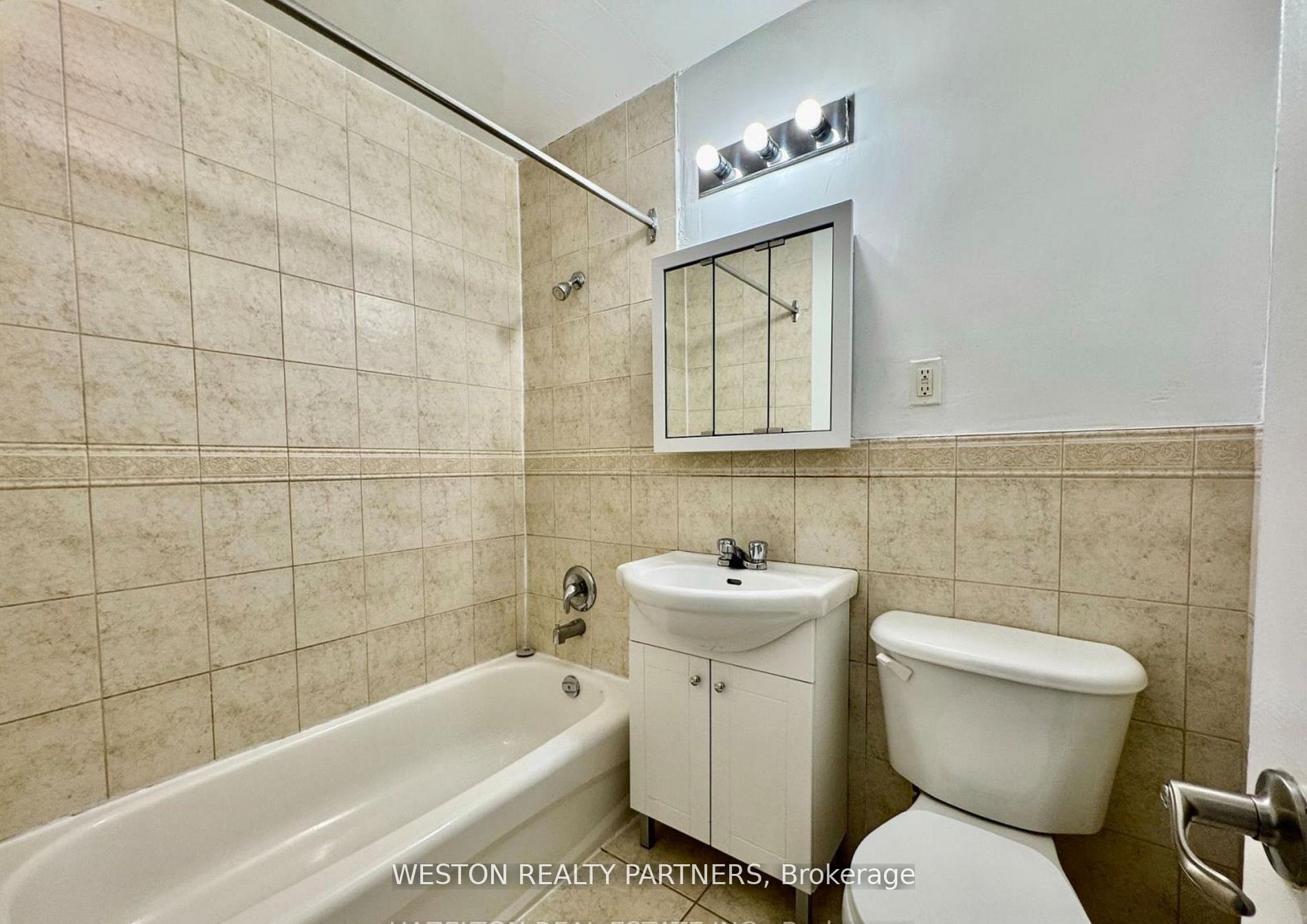 Unit 108 - 44 Huntley Street, Toronto 4