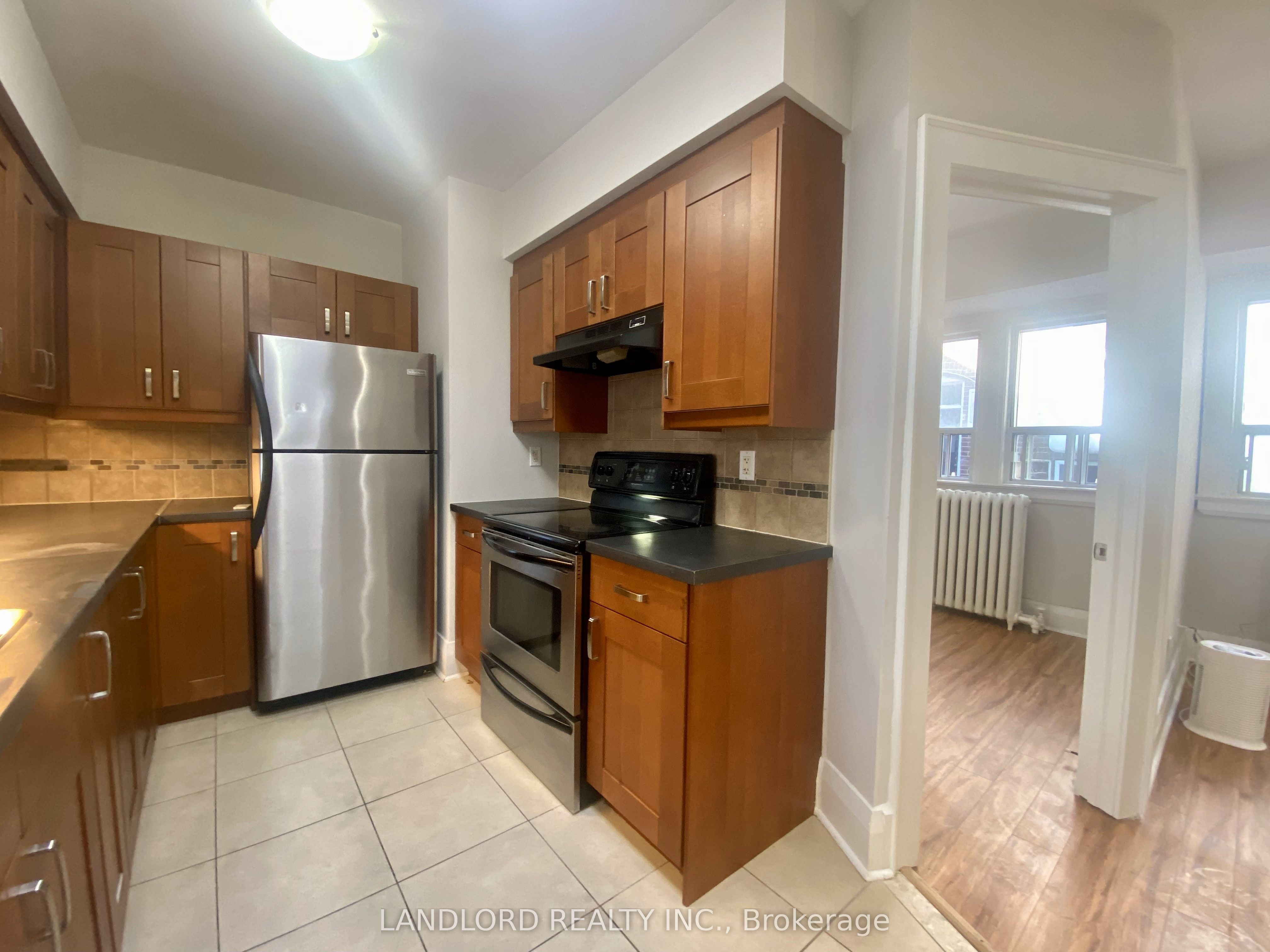 Unit E - 341 St Clair Avenue W, Toronto 5