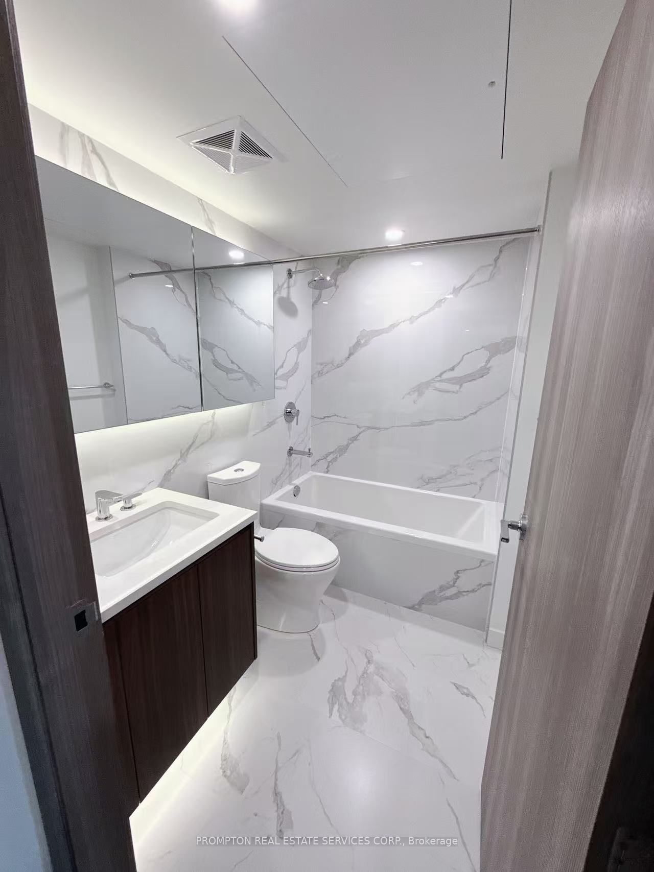 Unit 931 - 3 Concord City Place Way, Toronto 4
